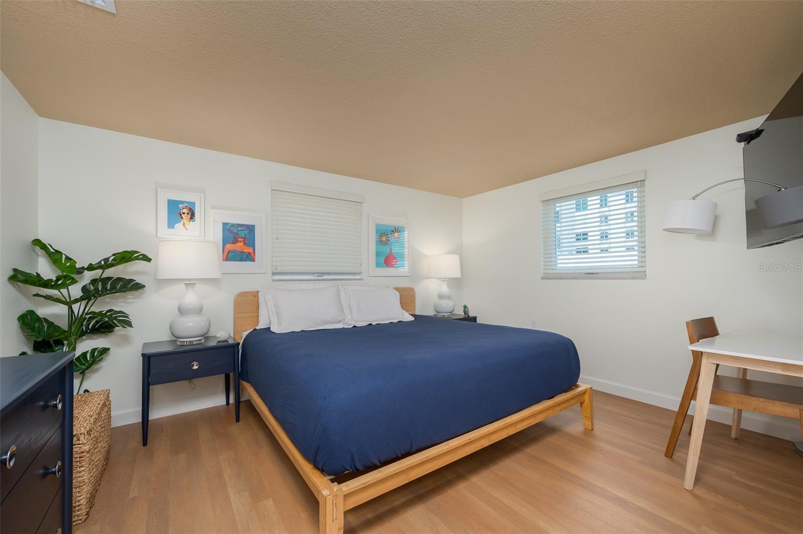 Image 19 of 45 For 6154 Midnight Pass Road A13