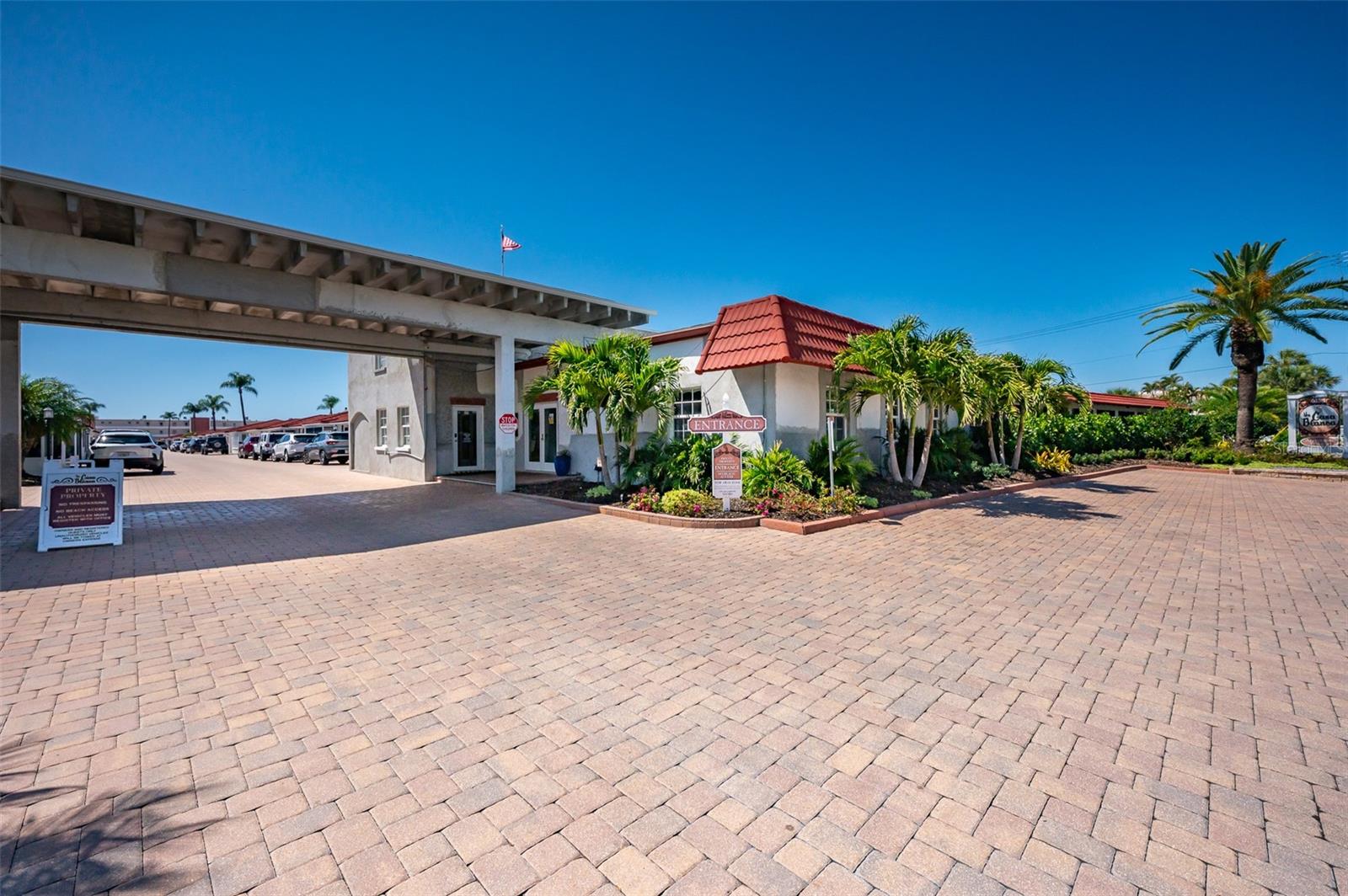 Image 32 of 45 For 6154 Midnight Pass Road A13