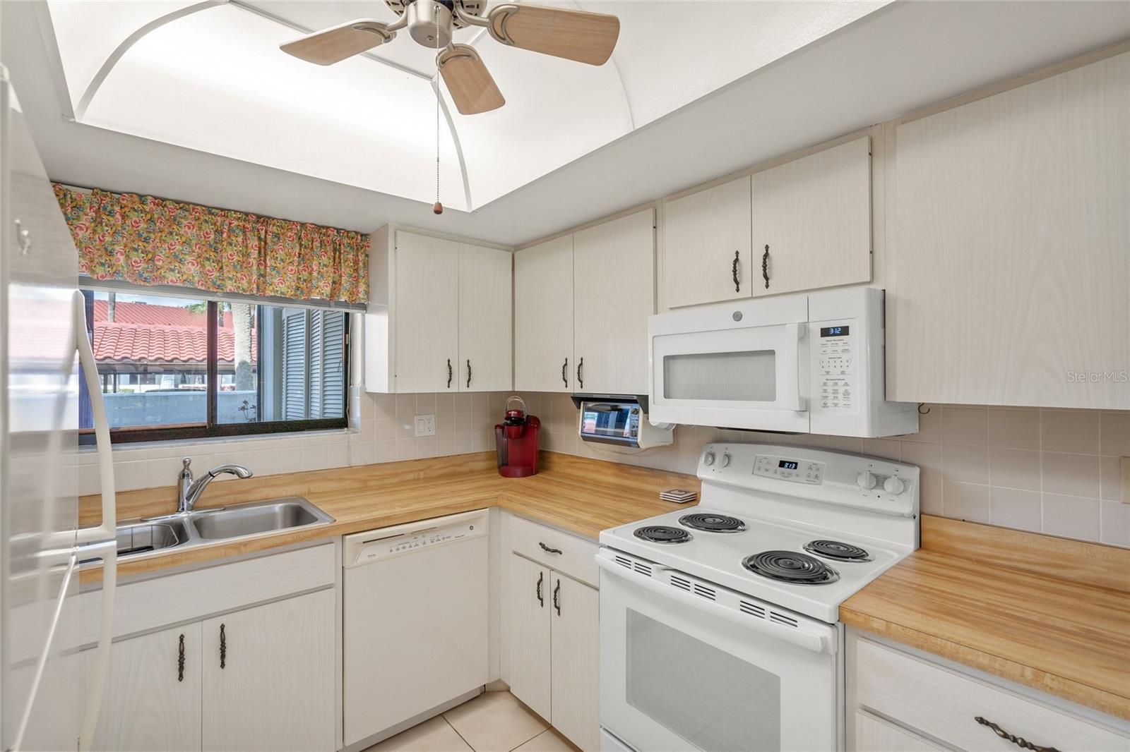 Image 4 of 43 For 3500 El Conquistador Parkway 267