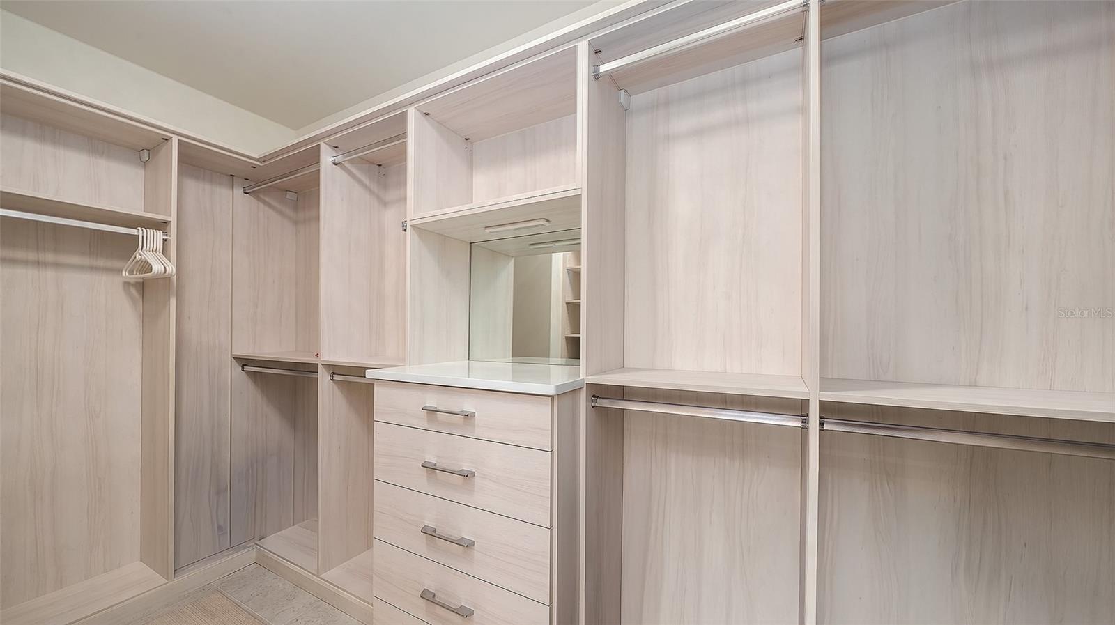 Image 40 of 52 For 1581 Gulf Of Mexico Drive 406