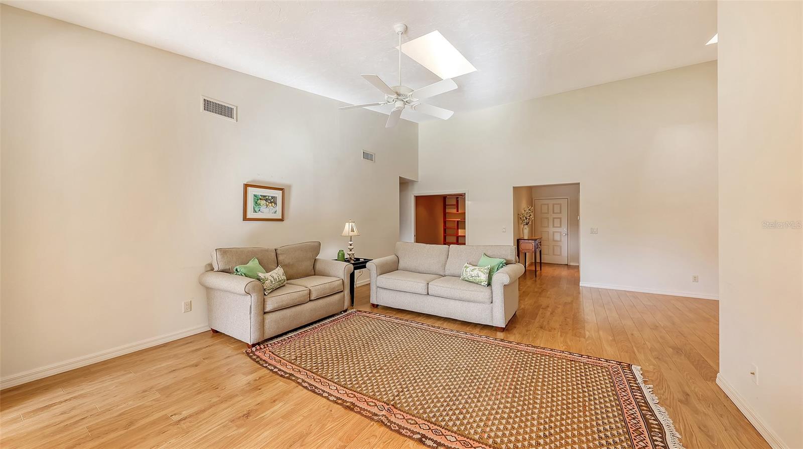 Image 14 of 56 For 3864 Wilshire Circle W 106