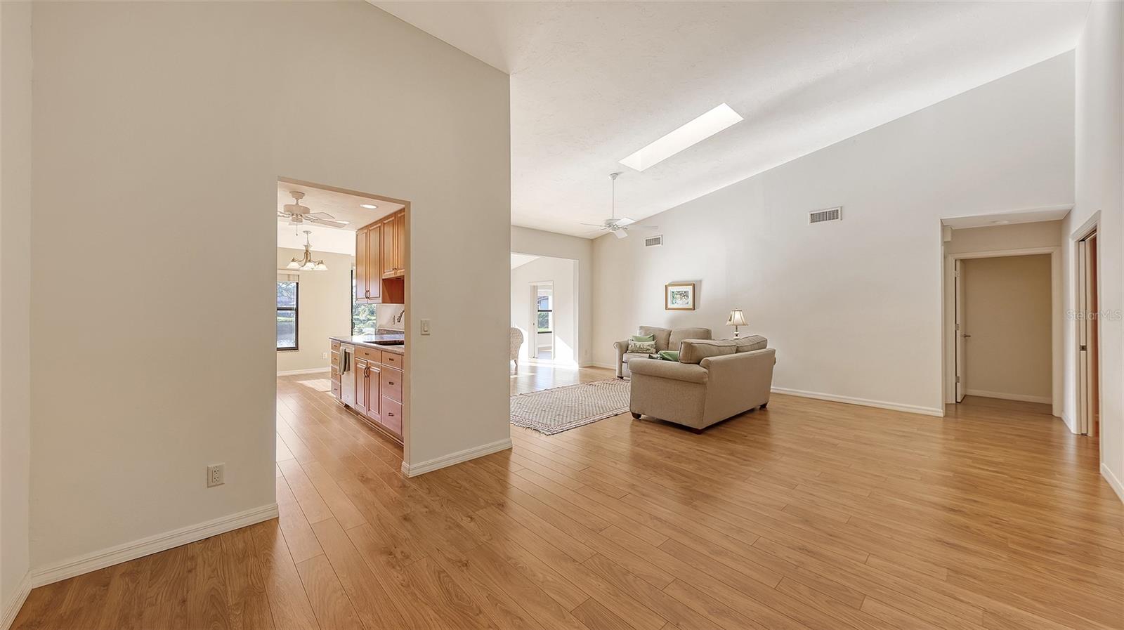 Image 15 of 56 For 3864 Wilshire Circle W 106