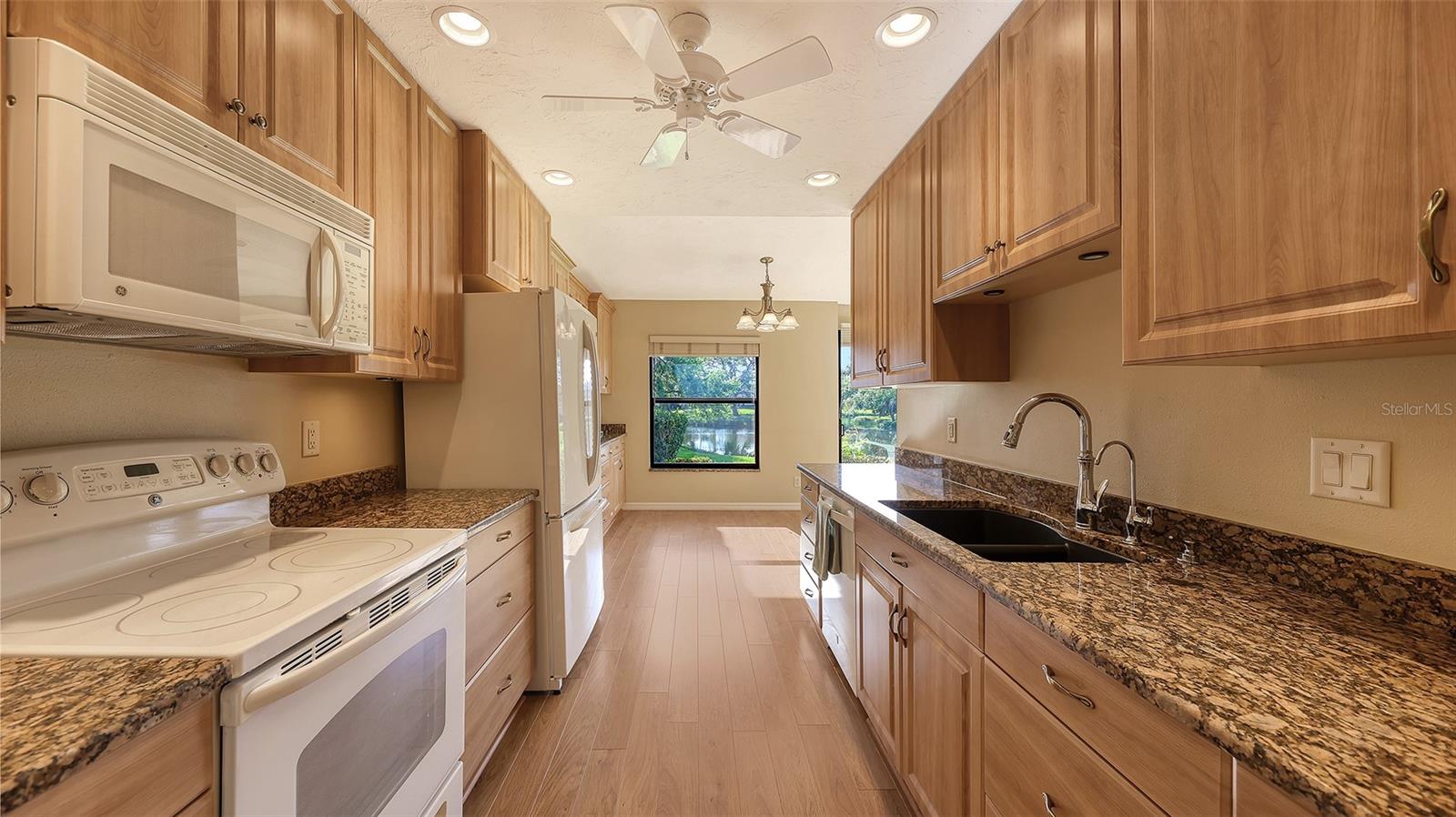 Image 19 of 56 For 3864 Wilshire Circle W 106