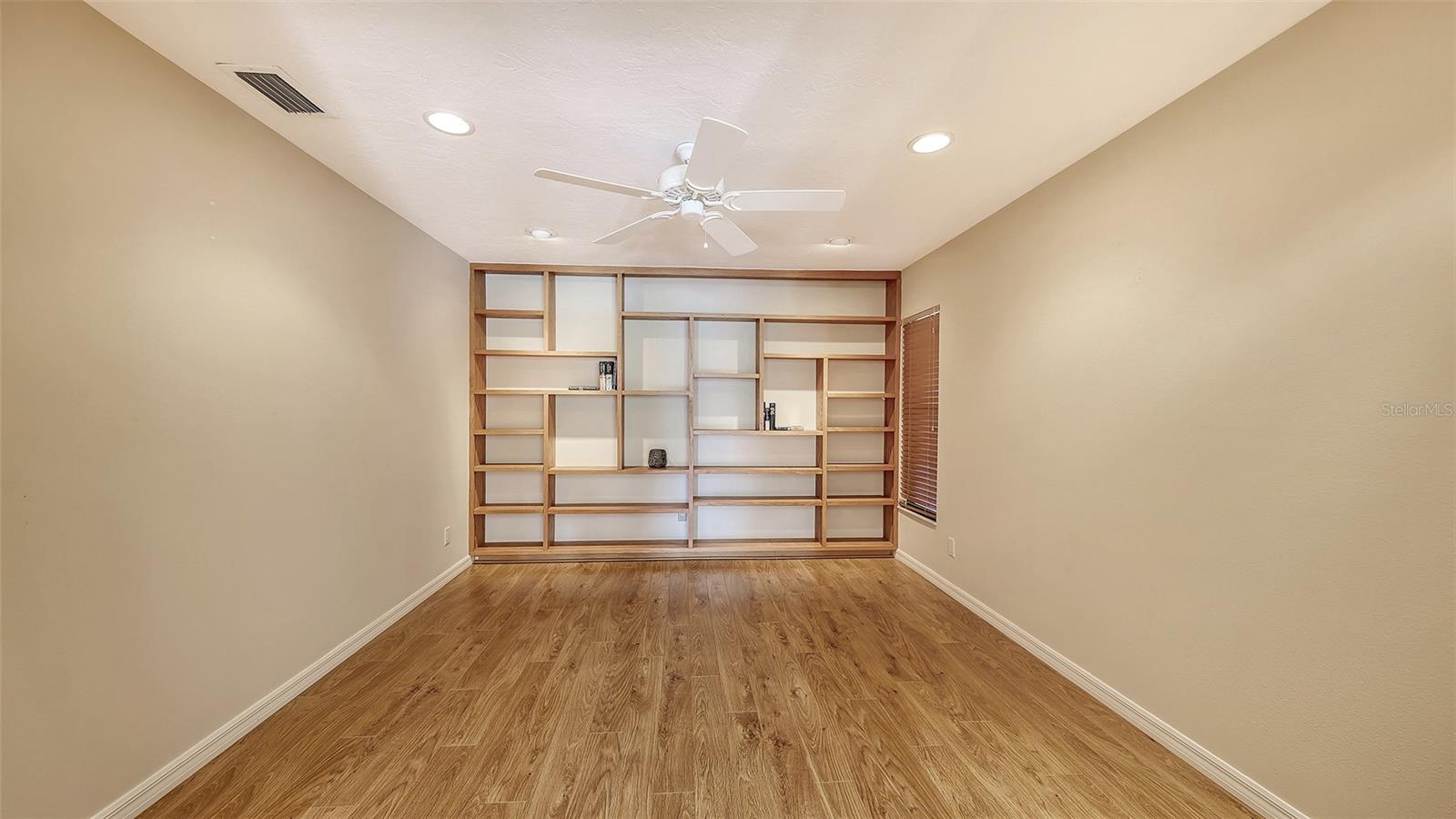 Image 21 of 56 For 3864 Wilshire Circle W 106