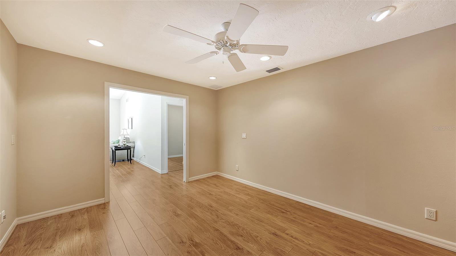 Image 23 of 56 For 3864 Wilshire Circle W 106