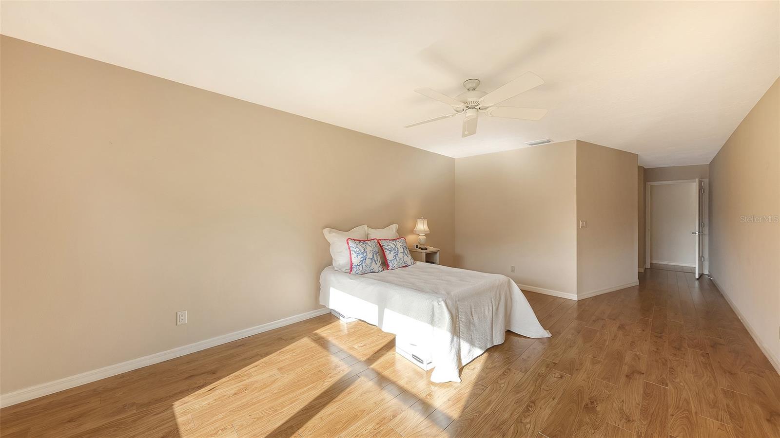 Image 27 of 56 For 3864 Wilshire Circle W 106