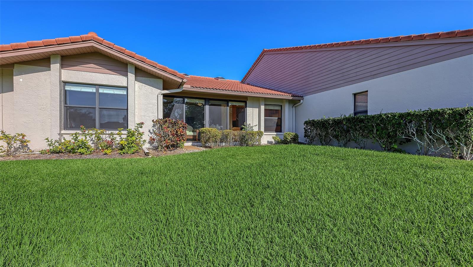 Image 37 of 56 For 3864 Wilshire Circle W 106