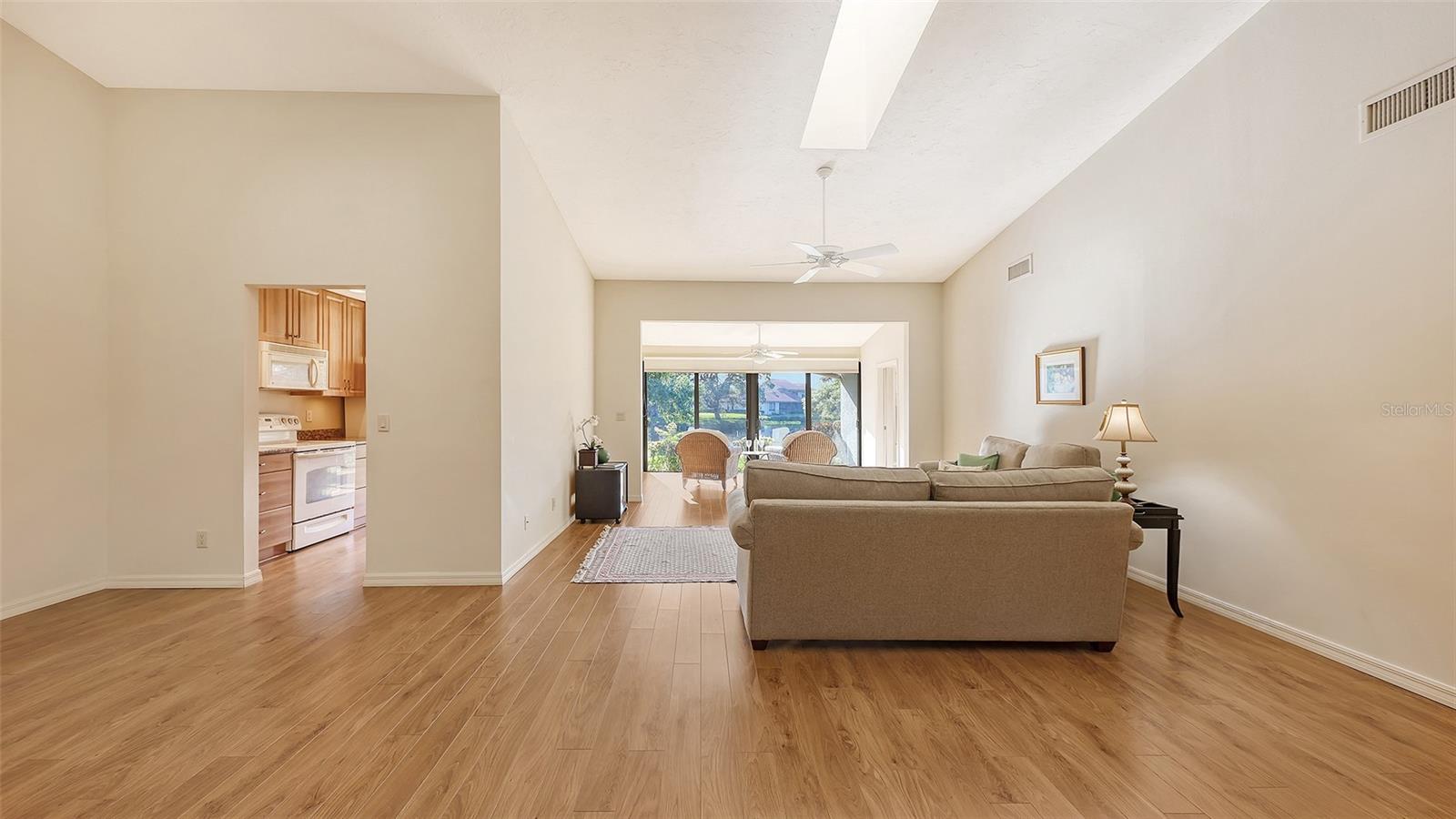 Image 7 of 56 For 3864 Wilshire Circle W 106