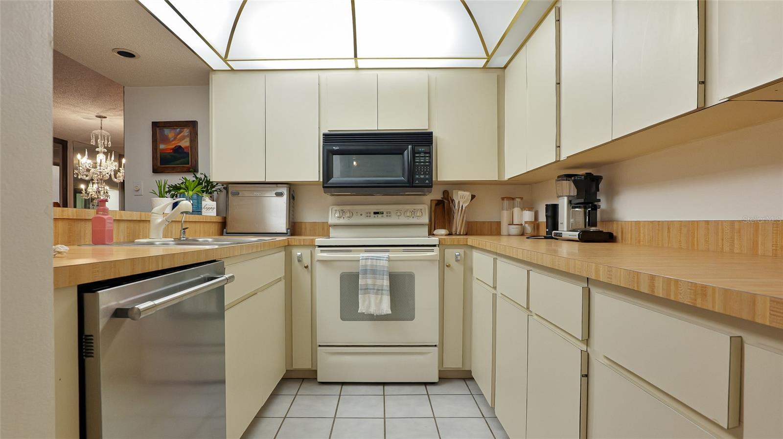 Image 14 of 20 For 11 Sunset Drive  804