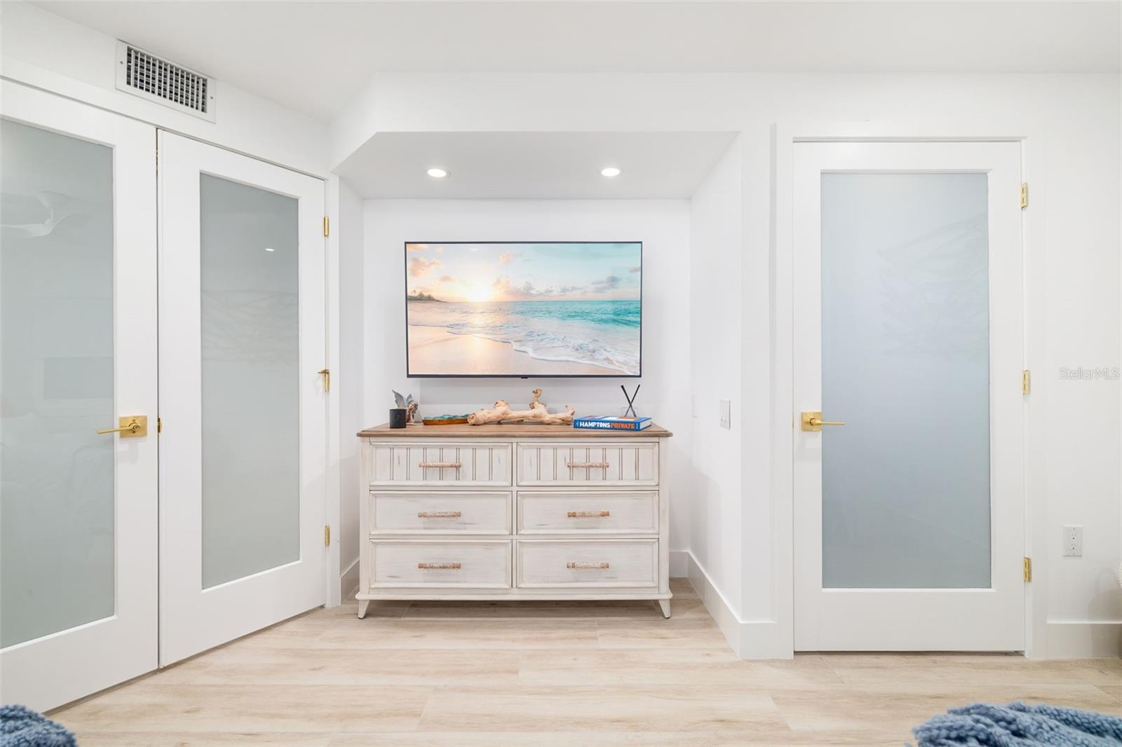 Image 22 of 54 For 19 Whispering Sands Drive 302