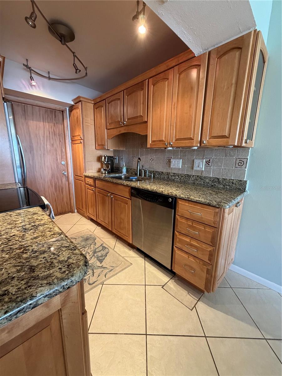 Image 4 of 31 For 3806 Gulf Of Mexico Drive C211