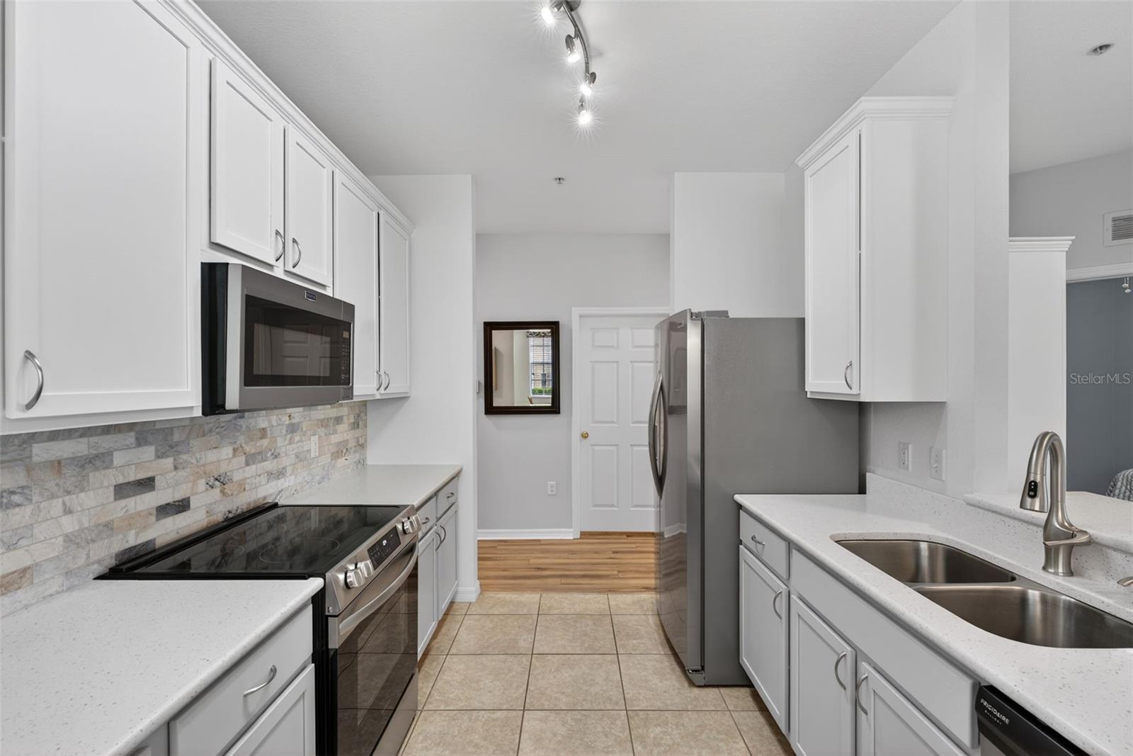 Image 10 of 26 For 5340 Mang Place 1308