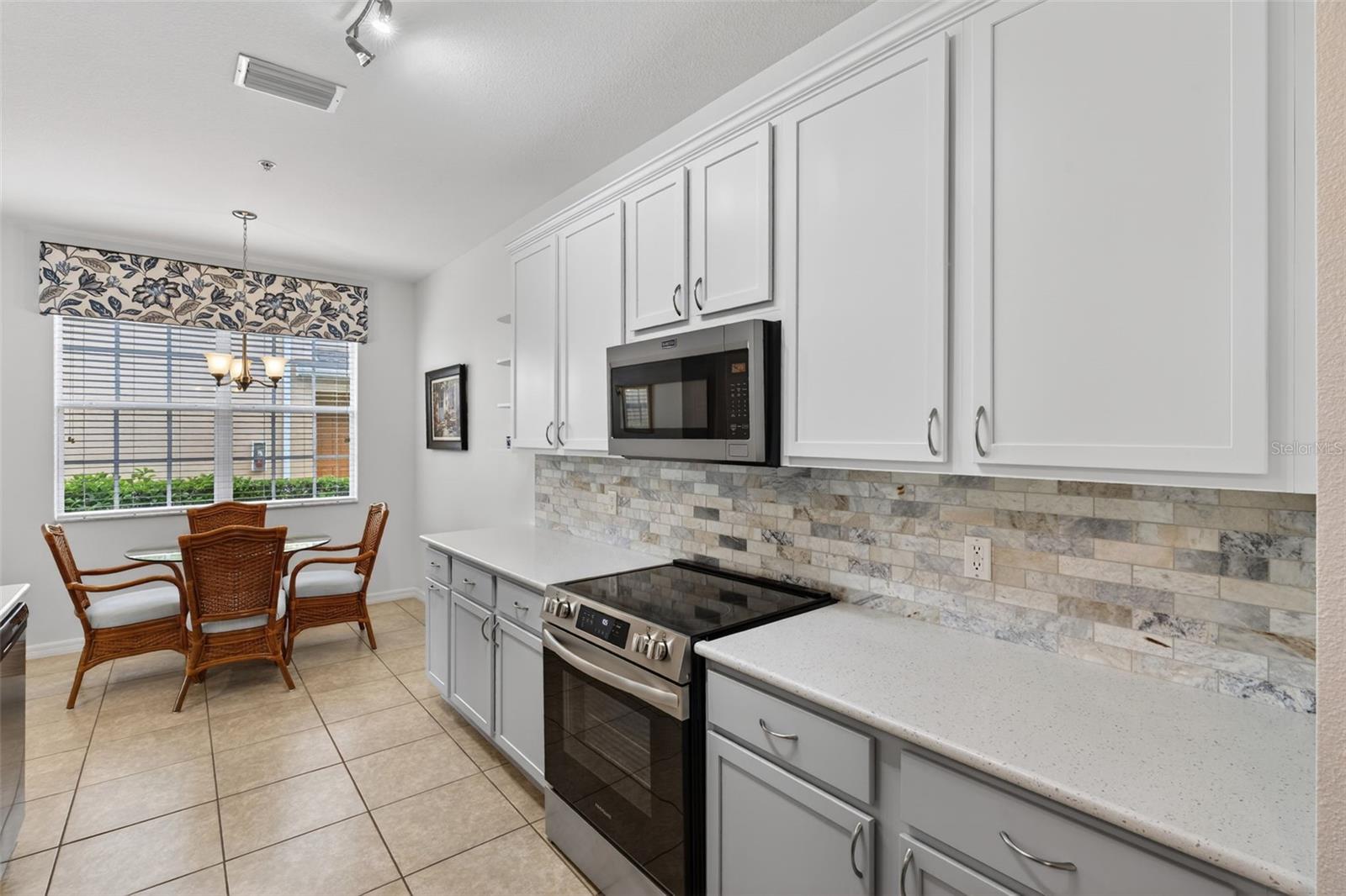 Image 11 of 26 For 5340 Mang Place 1308