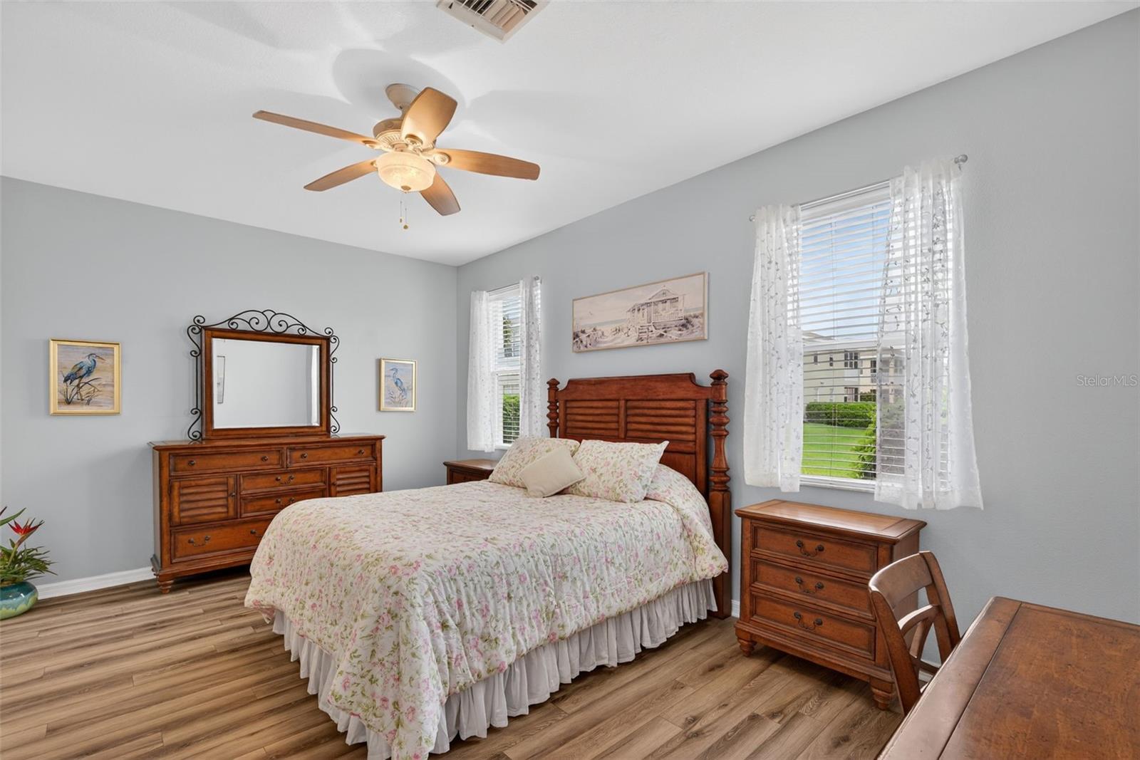 Image 13 of 26 For 5340 Mang Place 1308