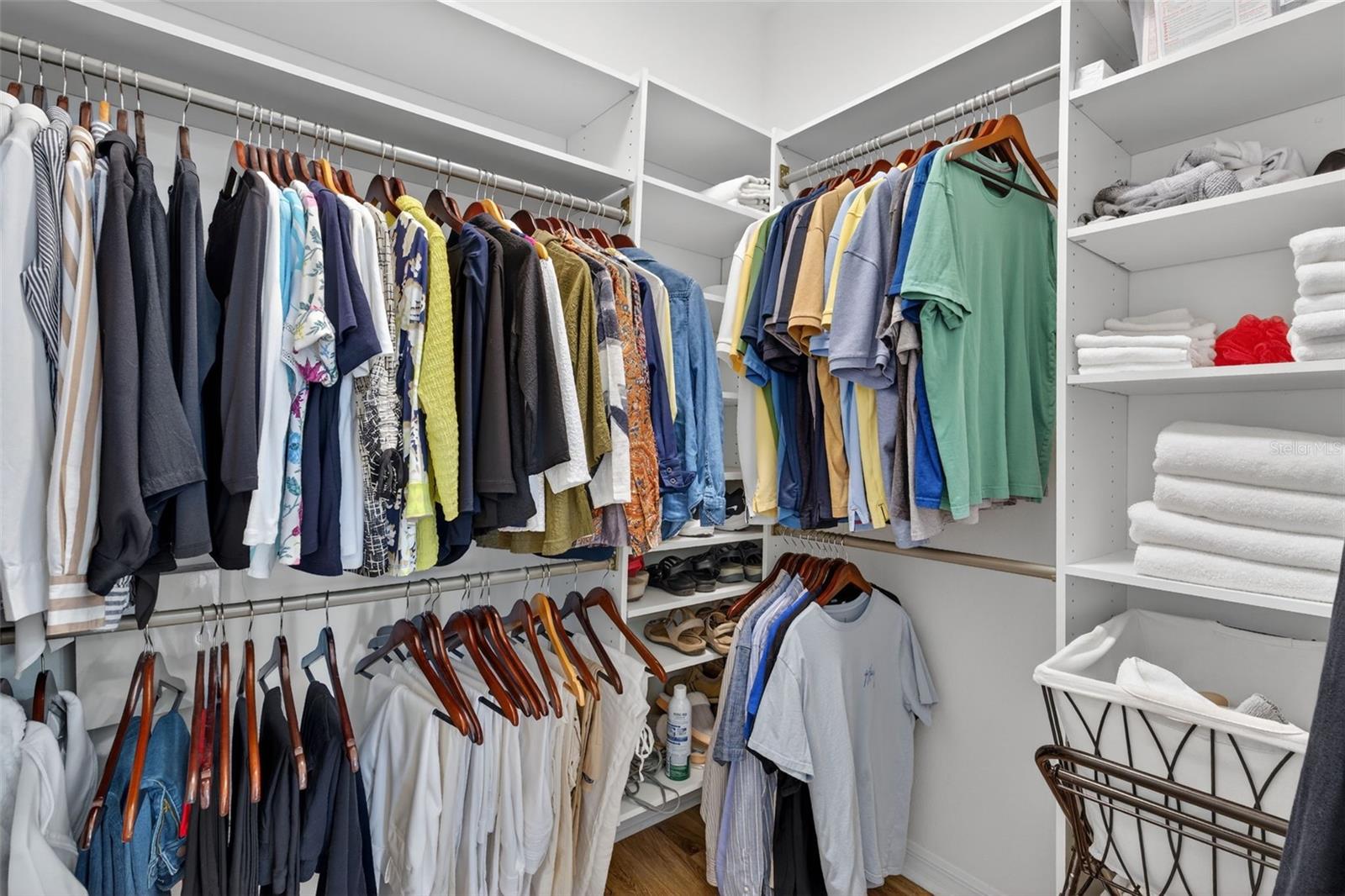 Image 17 of 26 For 5340 Mang Place 1308