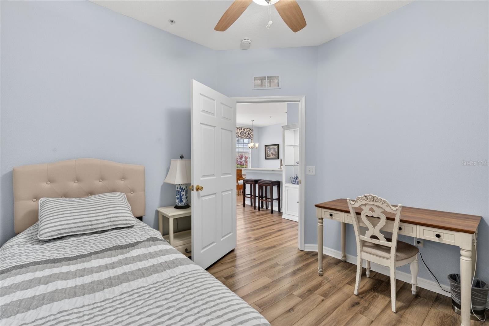 Image 18 of 26 For 5340 Mang Place 1308