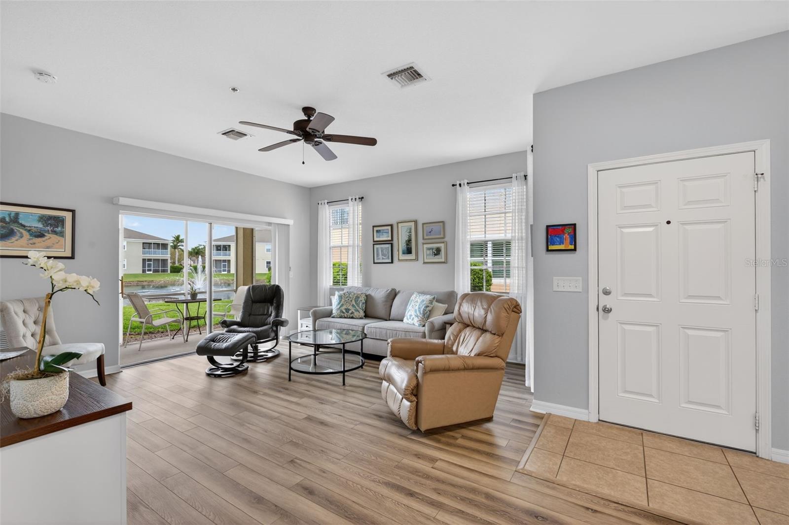 Image 4 of 26 For 5340 Mang Place 1308