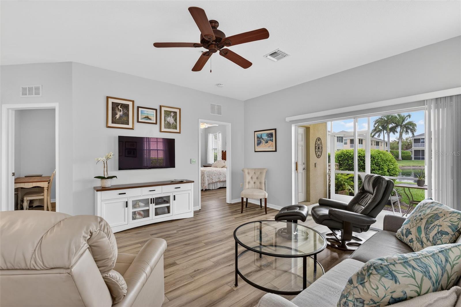 Image 5 of 26 For 5340 Mang Place 1308