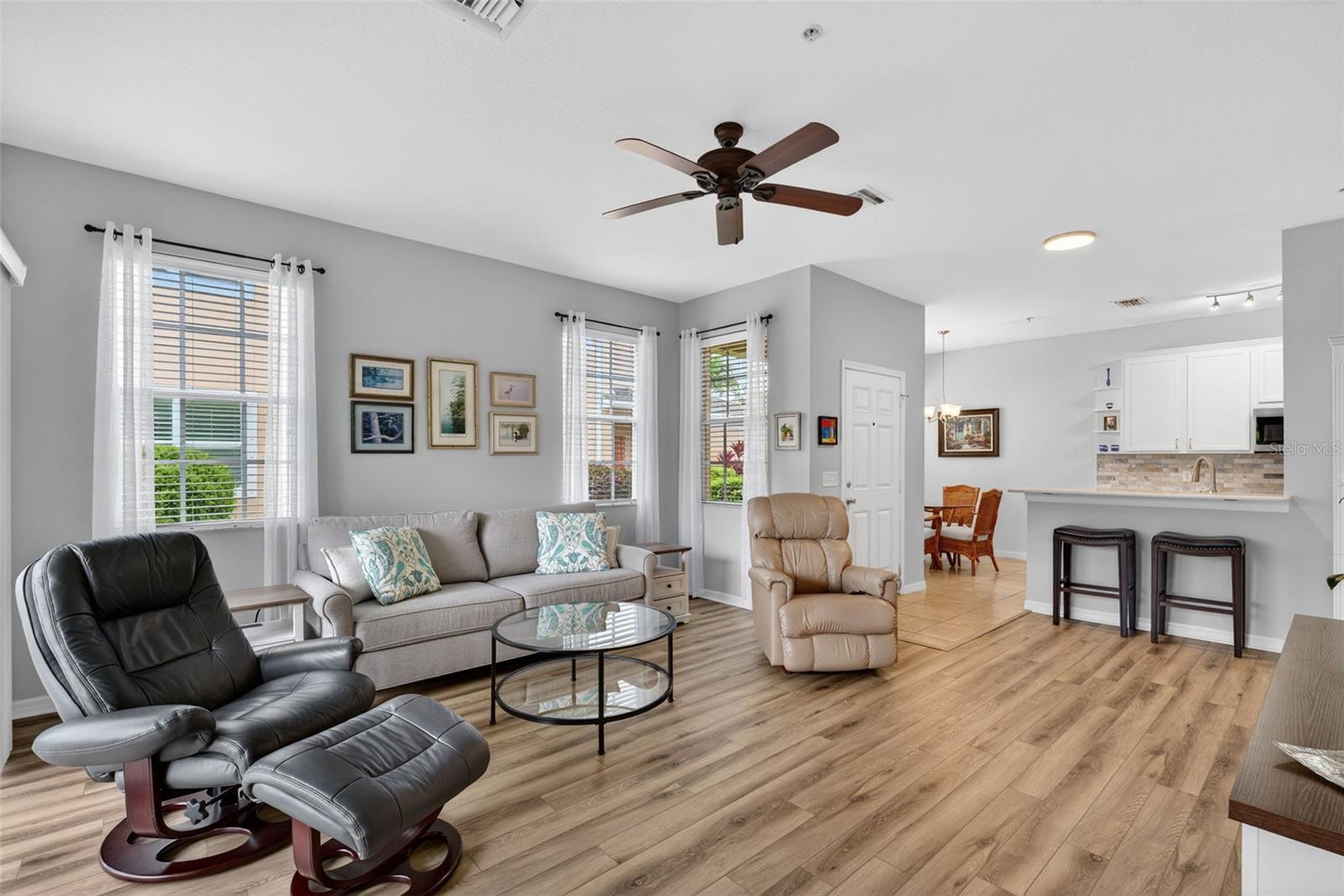 Image 6 of 26 For 5340 Mang Place 1308