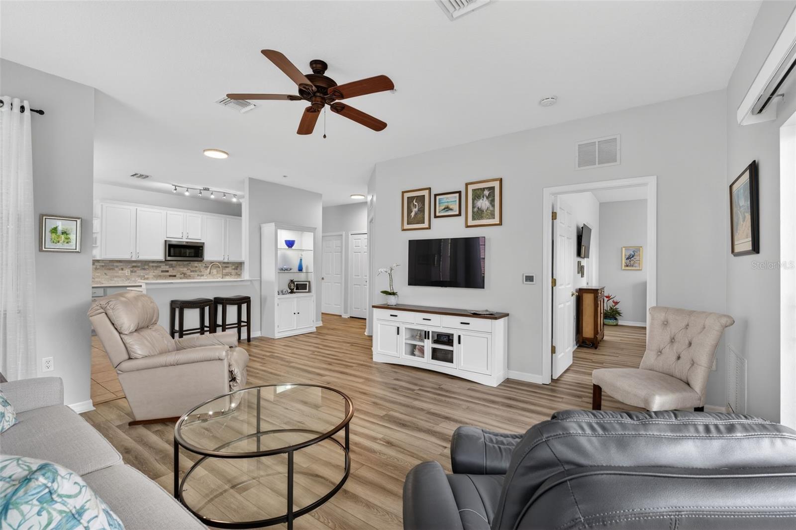 Image 7 of 26 For 5340 Mang Place 1308