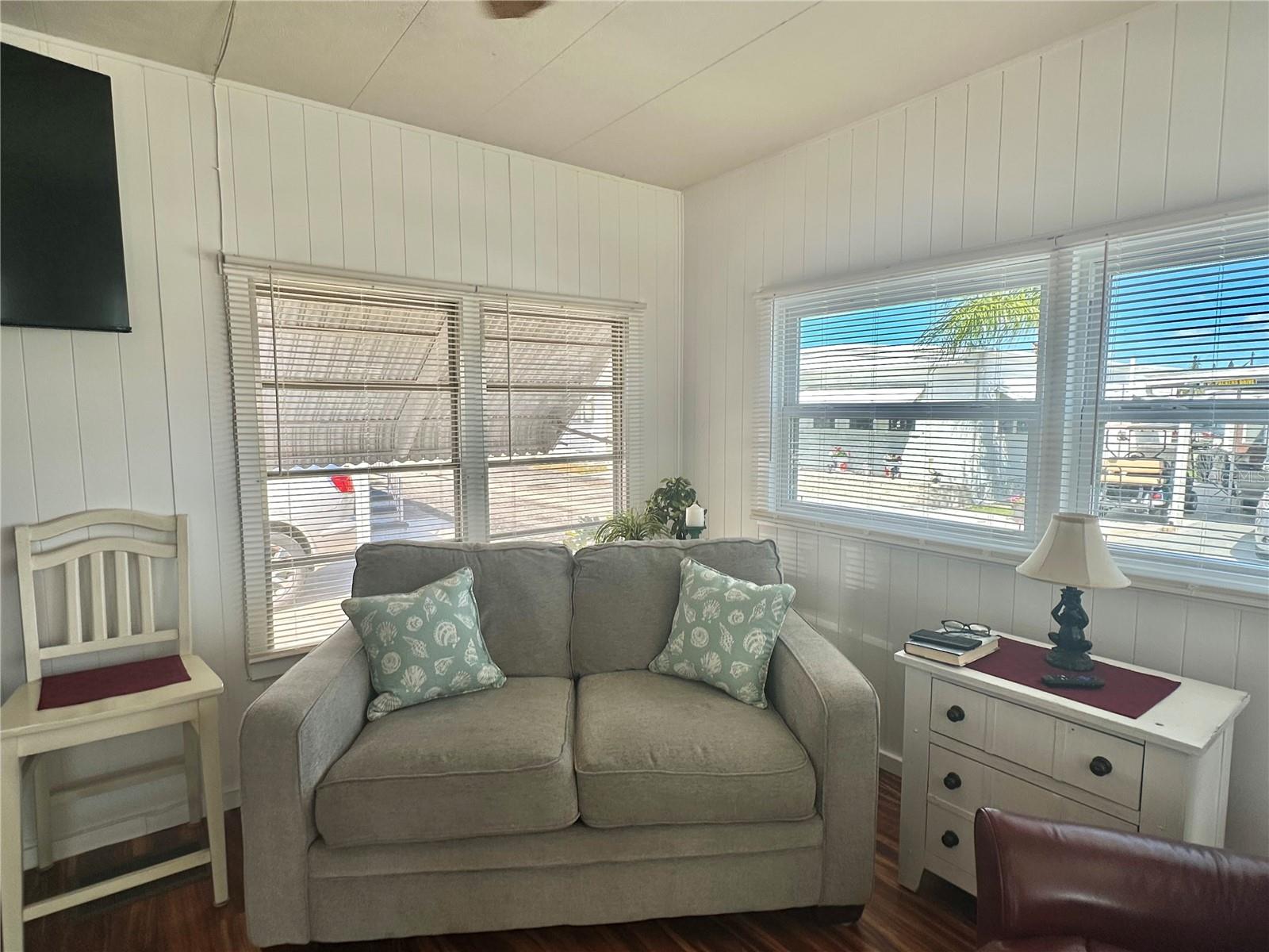 Image 13 of 40 For 1501 25th Avenue Drive W