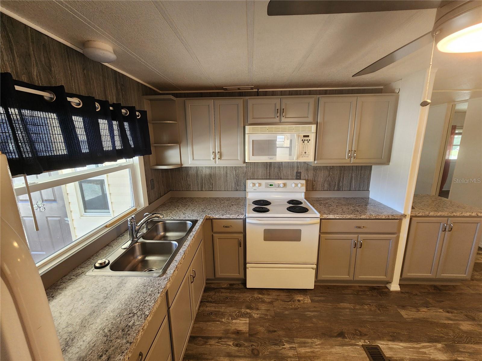 Image 5 of 36 For 808 53rd Avenue E 191