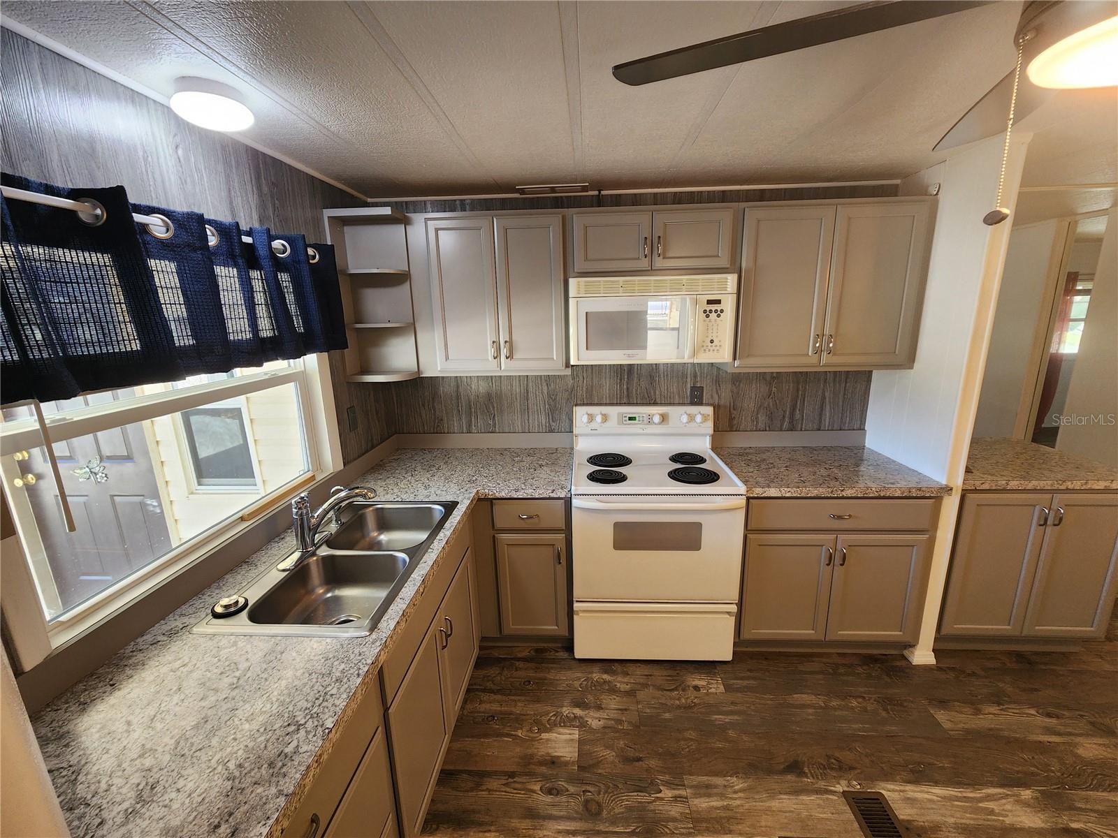 Image 6 of 36 For 808 53rd Avenue E 191