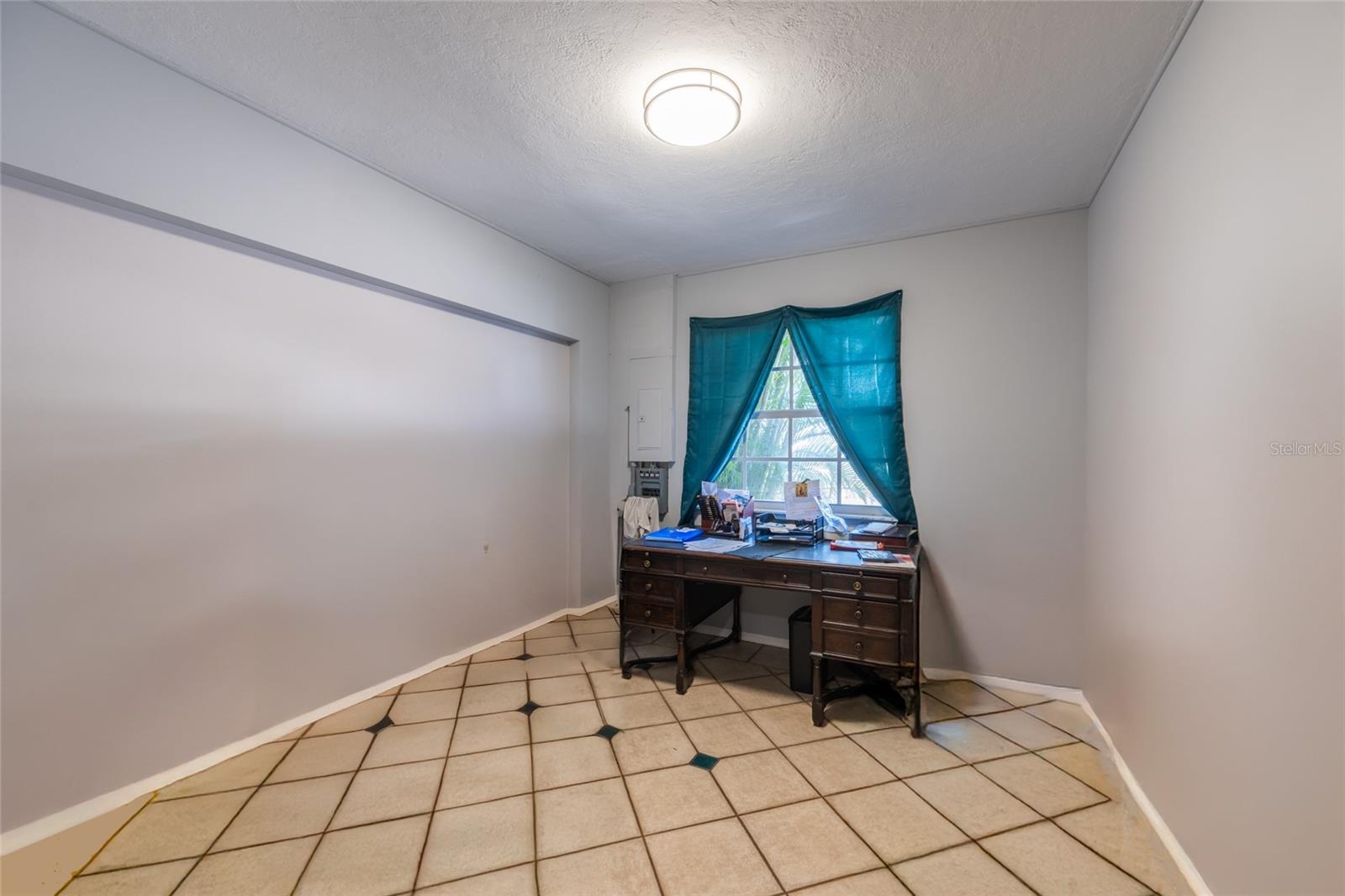 Image 21 of 51 For 690 Percheron Circle