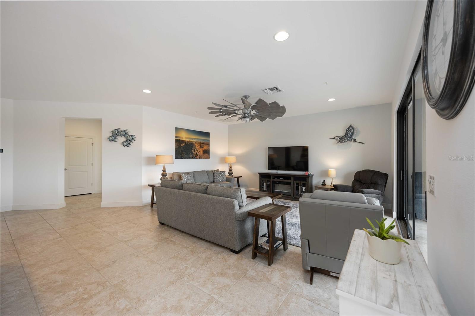 Image 4 of 49 For 23113 Banbury Way 202