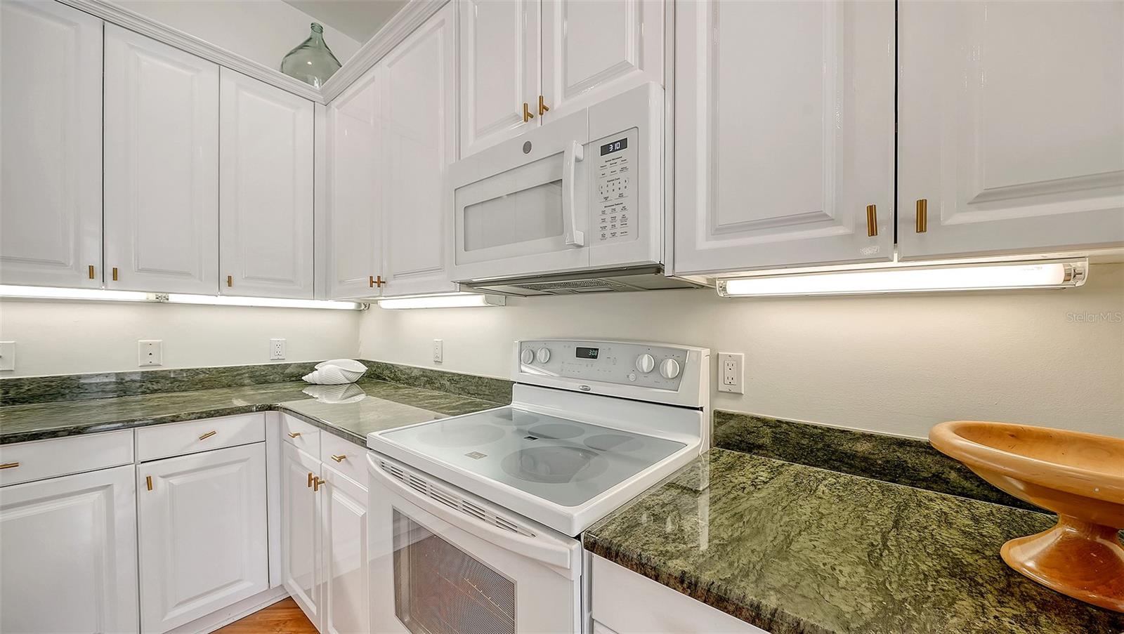 Image 33 of 100 For 61 Bayhead Lane