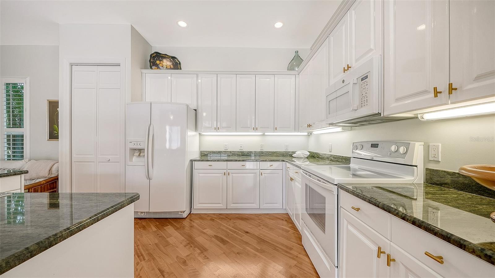 Image 34 of 100 For 61 Bayhead Lane