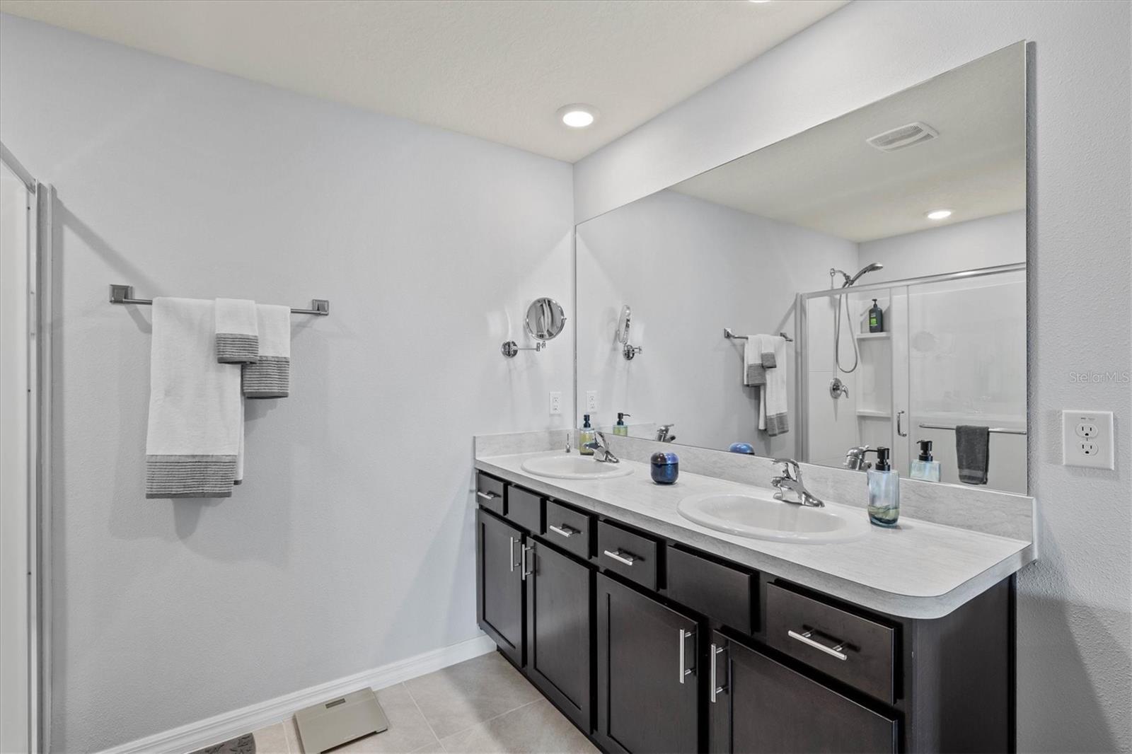 Image 13 of 28 For 16746 Parker River Street