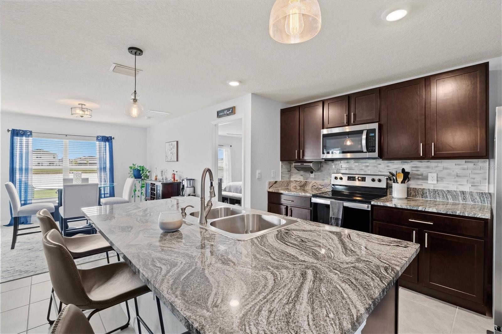 Image 8 of 28 For 16746 Parker River Street