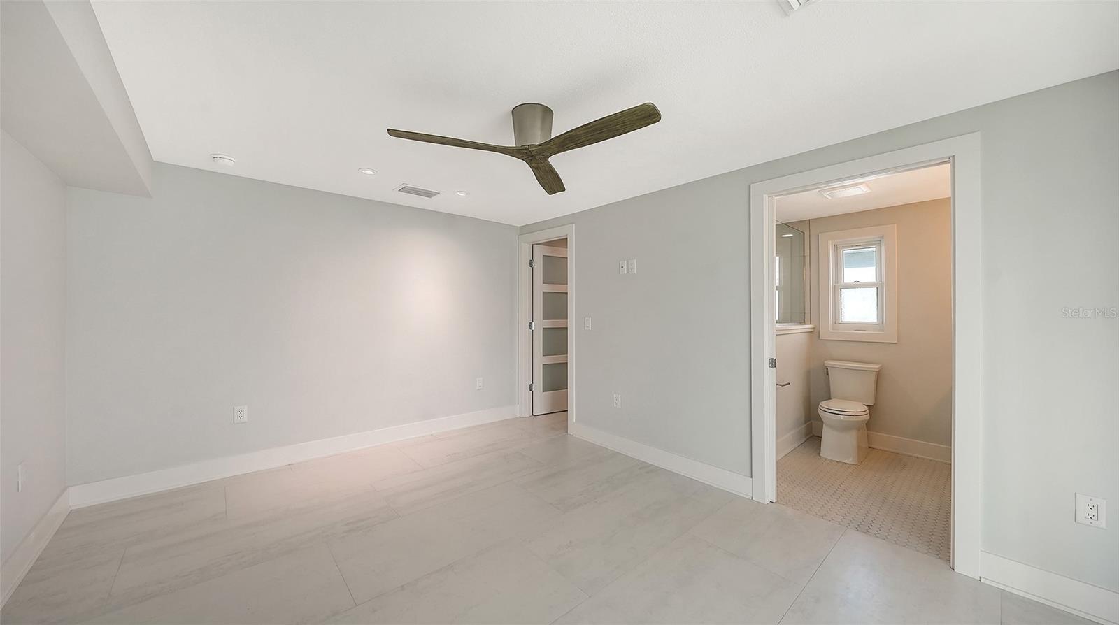 Image 23 of 73 For 948 Spanish Drive S