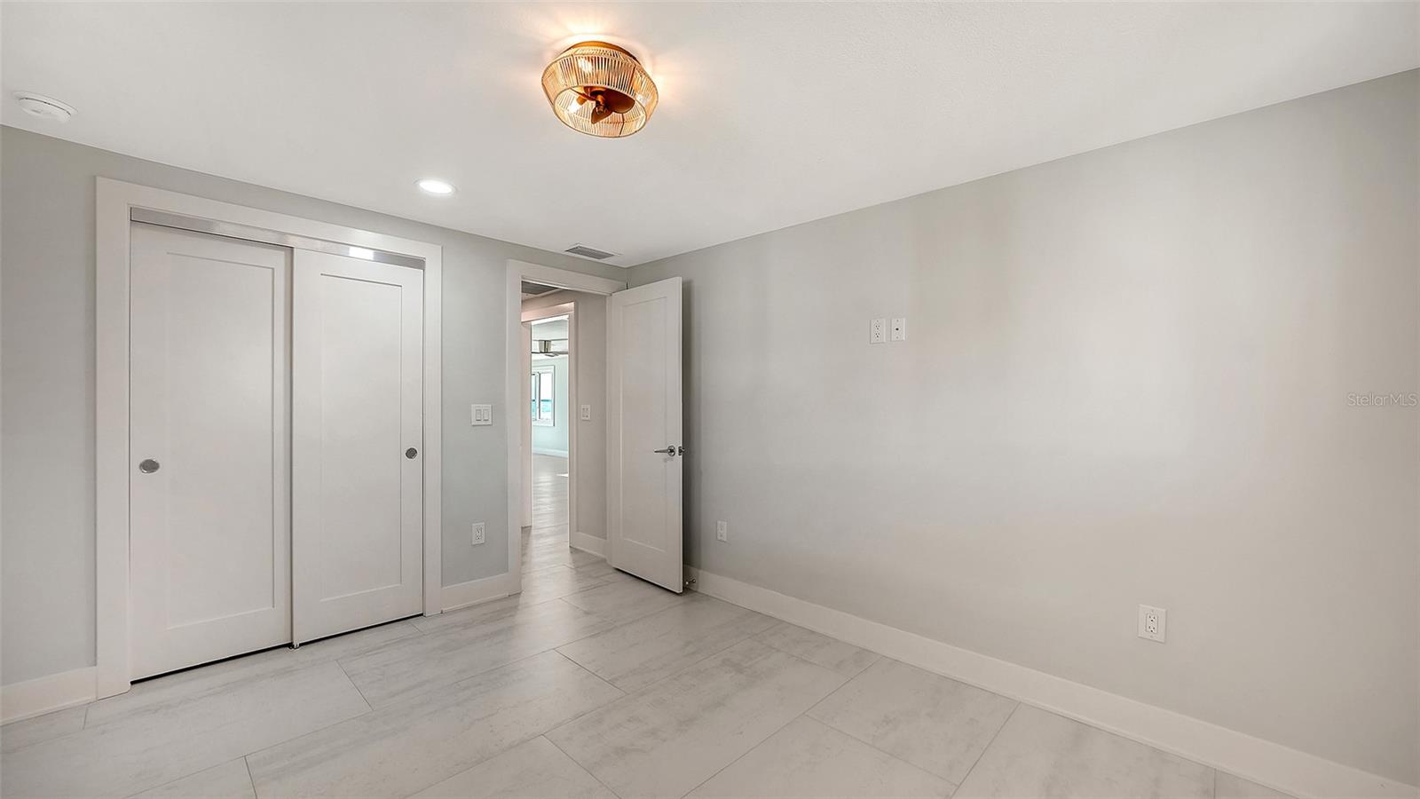 Image 31 of 73 For 948 Spanish Drive S