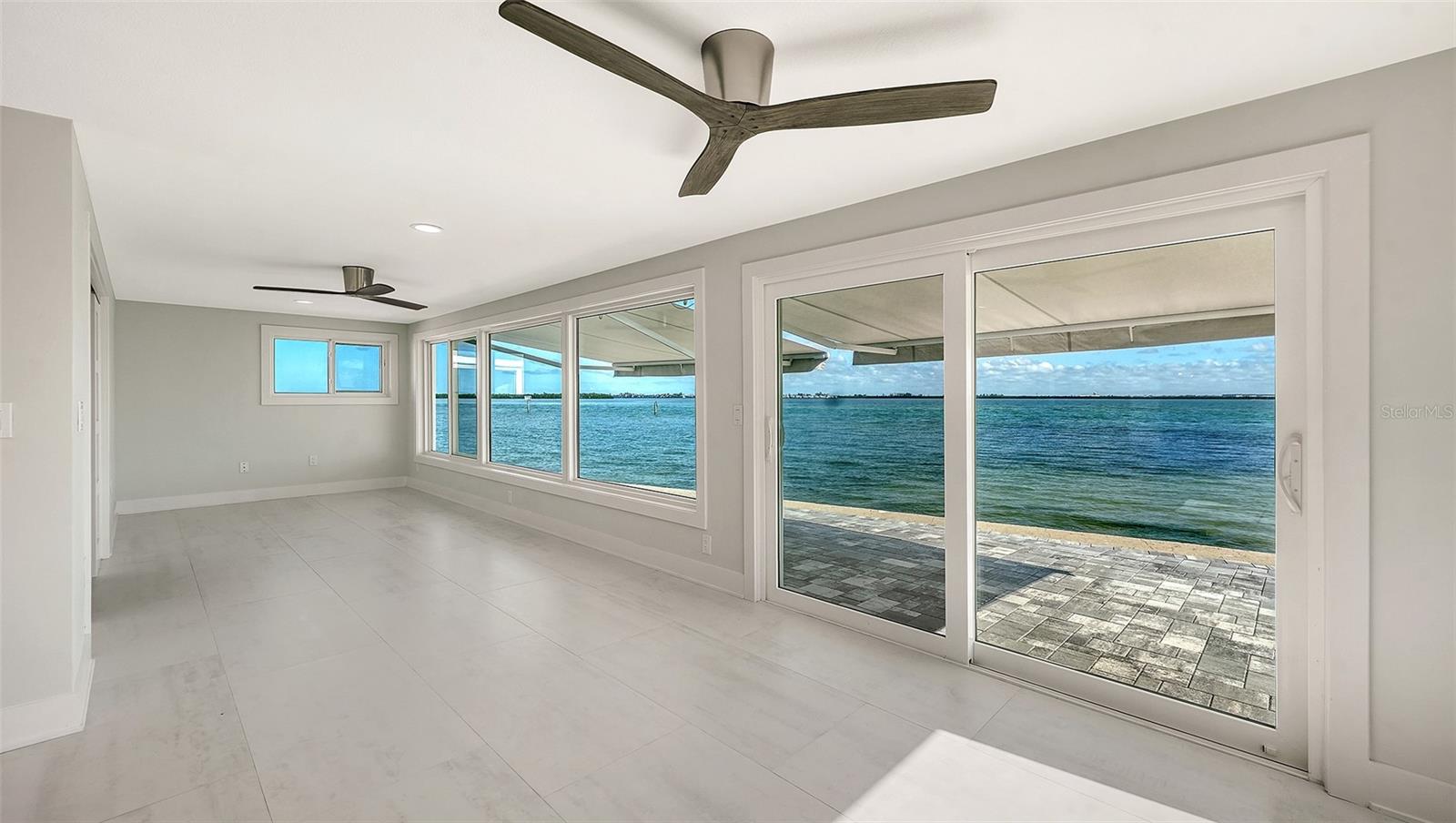 Image 38 of 73 For 948 Spanish Drive S