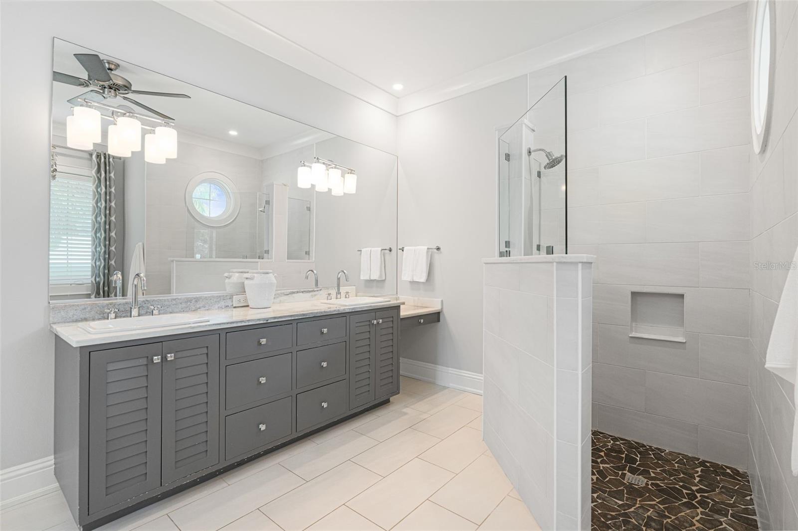 Image 33 of 72 For 5569 Cape Leyte Drive