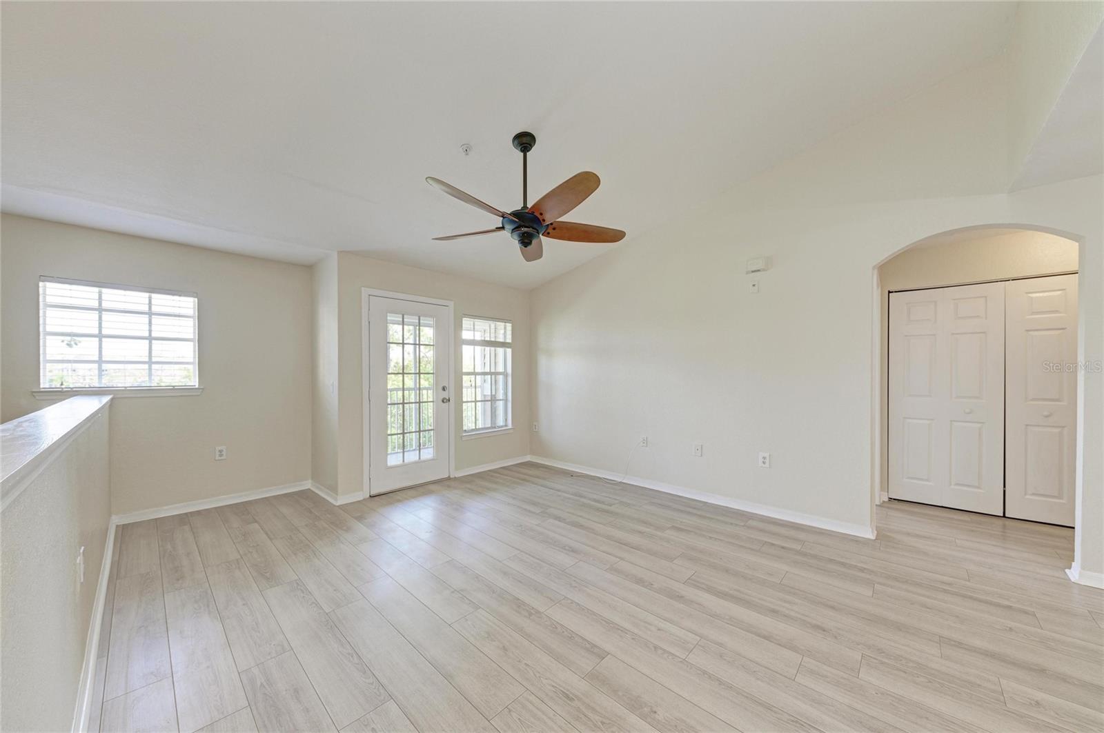 Image 16 of 71 For 8911 Manor Loop 207