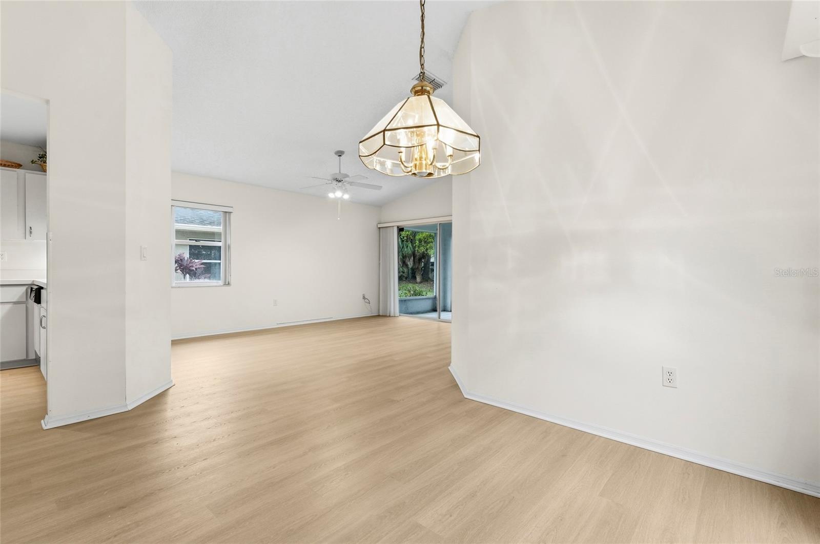 Image 21 of 54 For 396 Chartley Court S