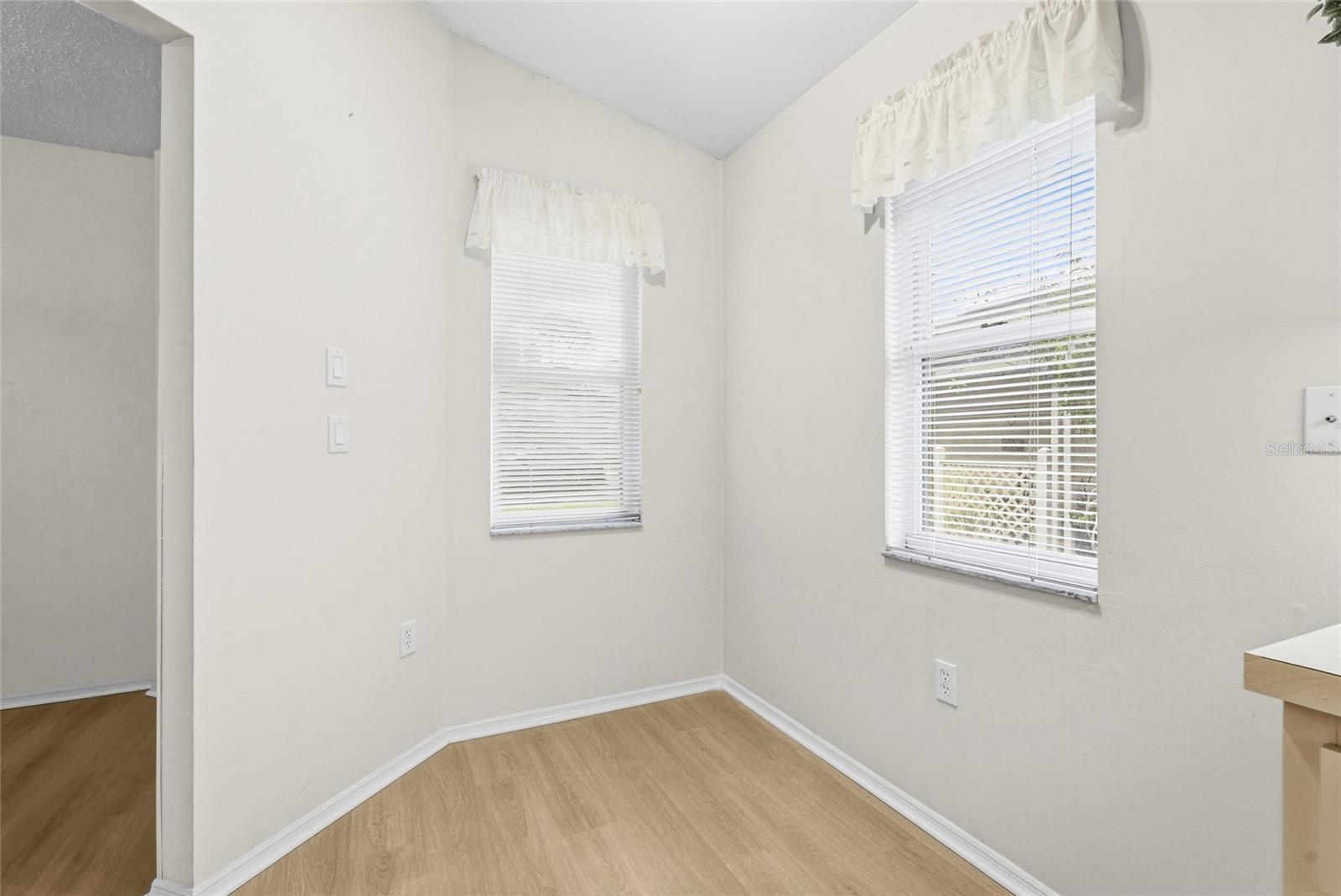 Image 26 of 54 For 396 Chartley Court S