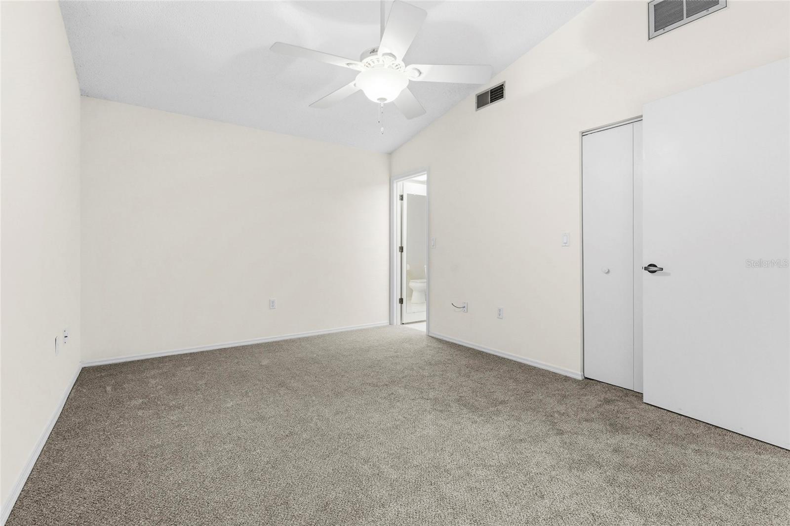 Image 28 of 54 For 396 Chartley Court S