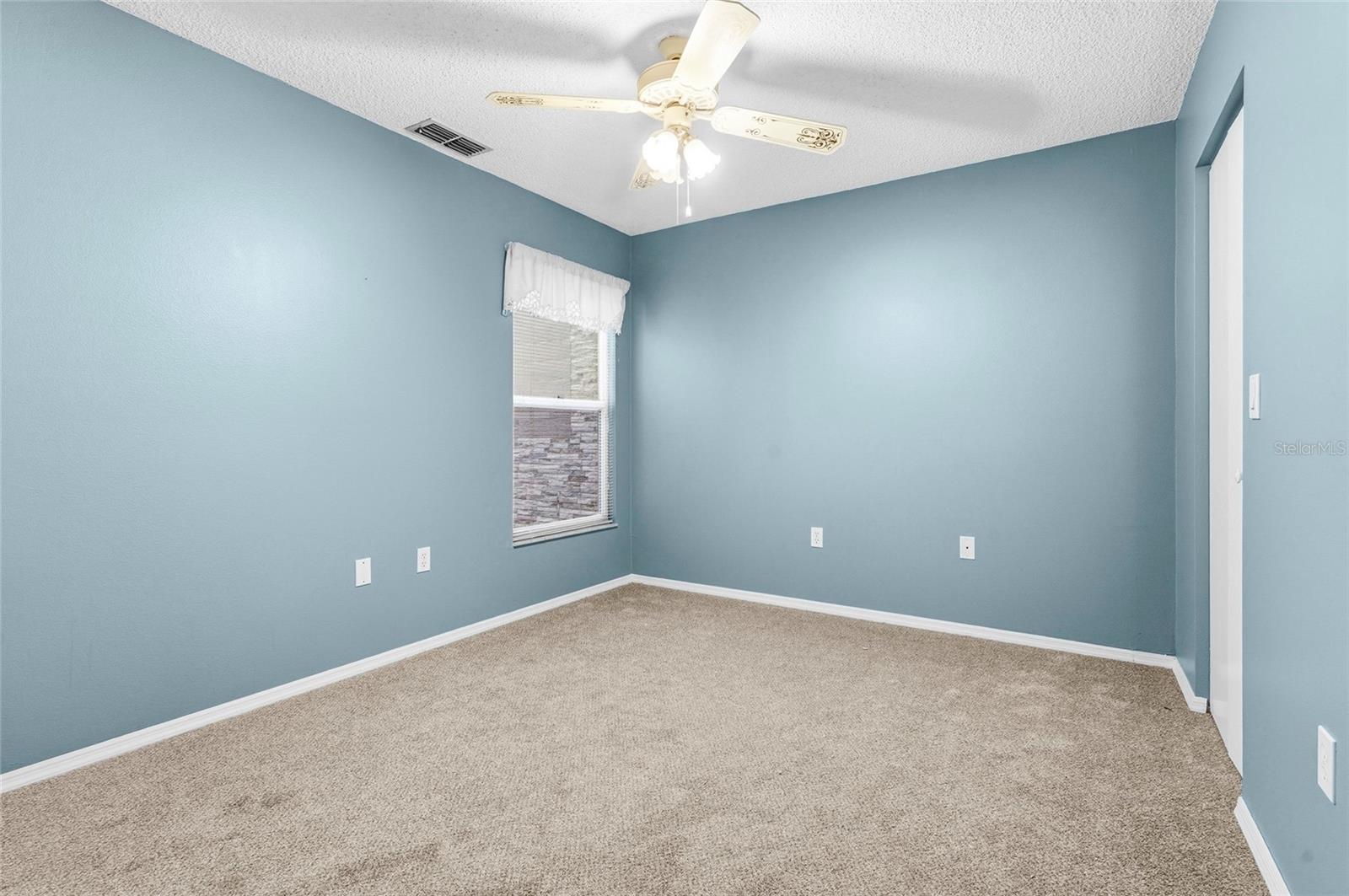 Image 33 of 54 For 396 Chartley Court S