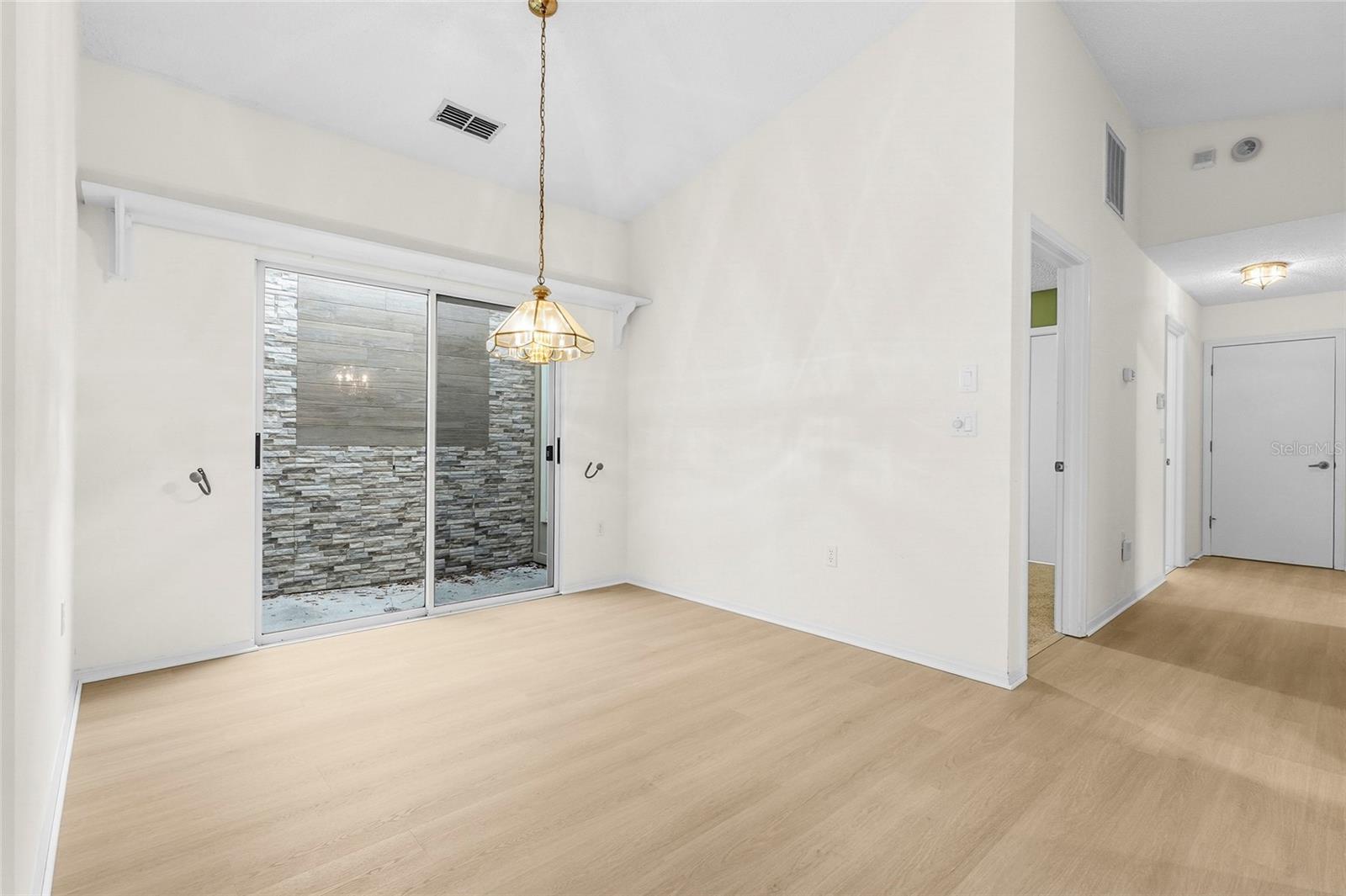 Image 5 of 54 For 396 Chartley Court S