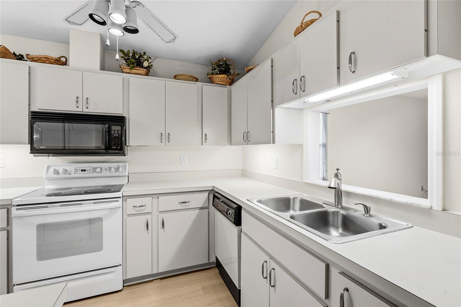 Image 6 of 54 For 396 Chartley Court S