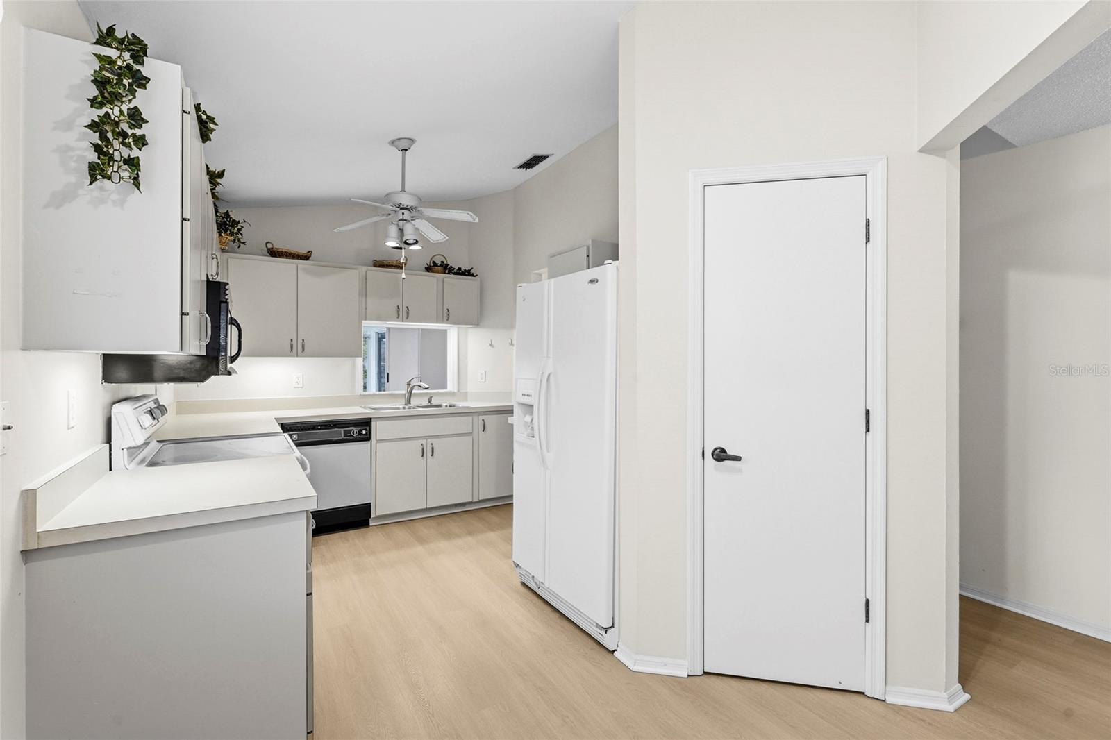 Image 7 of 54 For 396 Chartley Court S