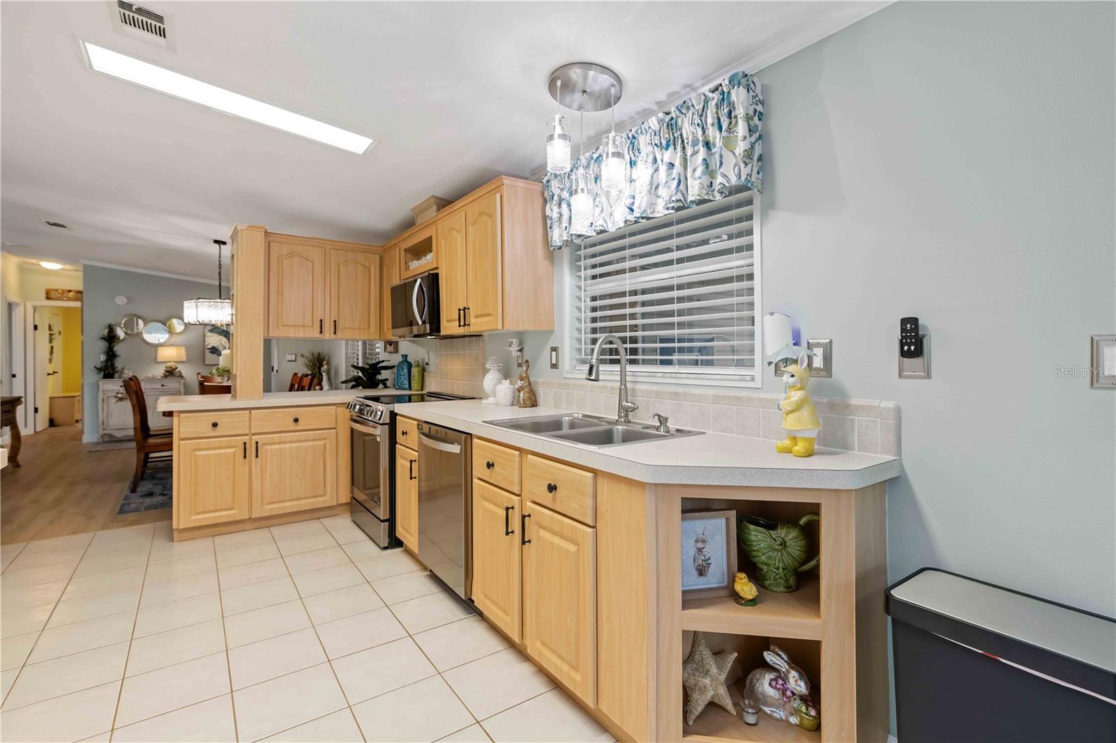 Image 13 of 33 For 8521 Countess Avenue Circle