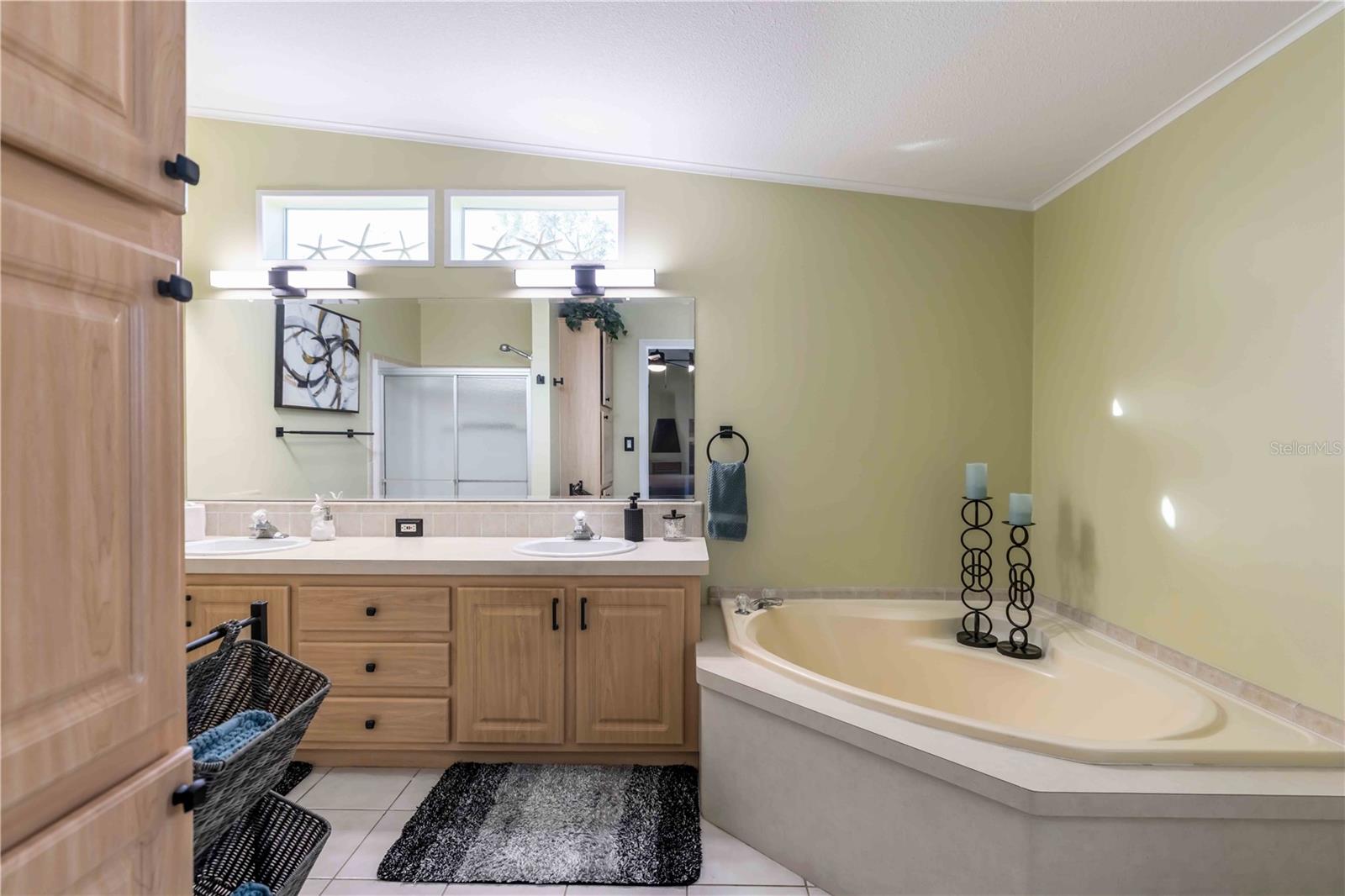 Image 15 of 33 For 8521 Countess Avenue Circle