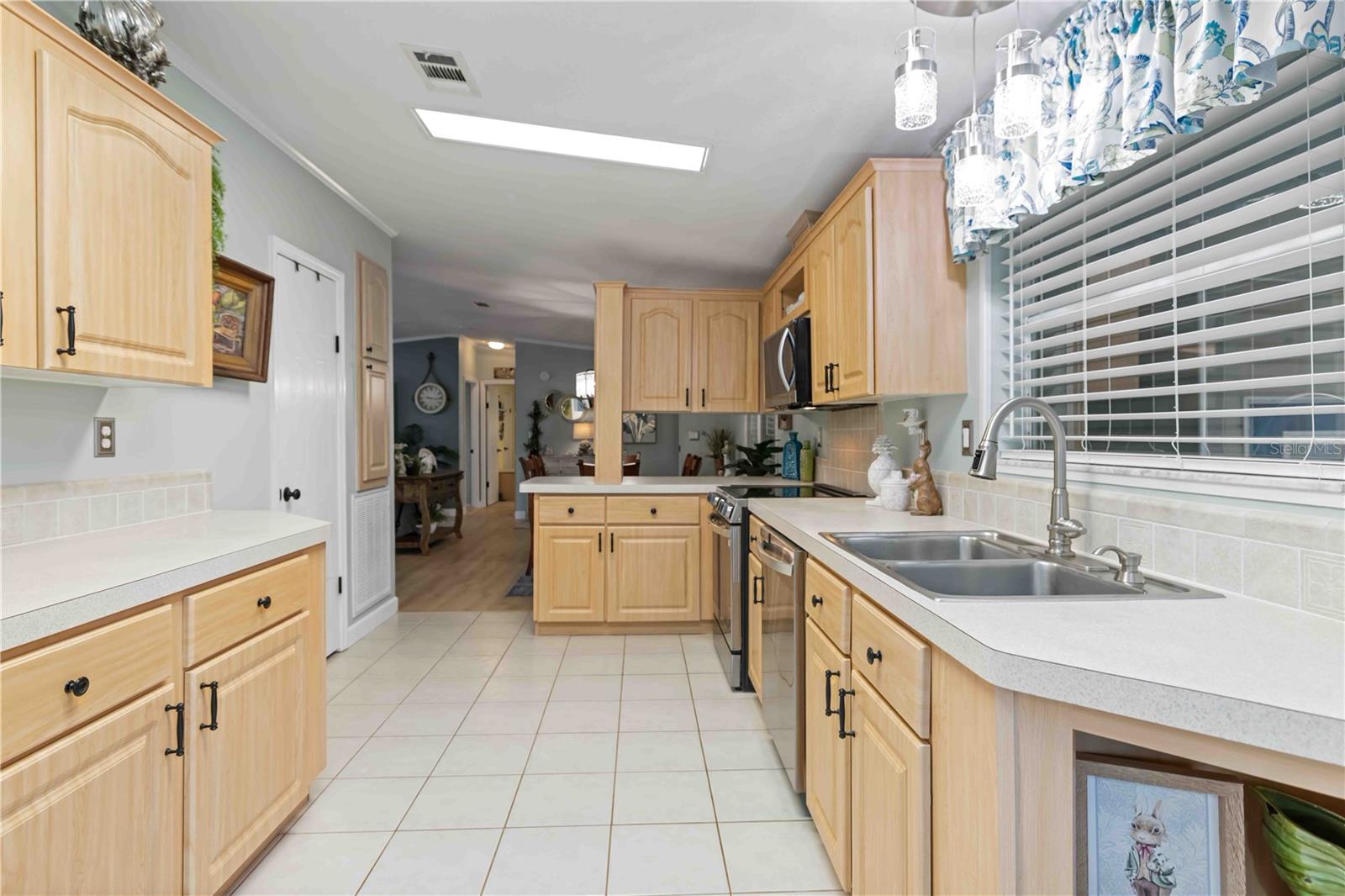 Image 9 of 33 For 8521 Countess Avenue Circle