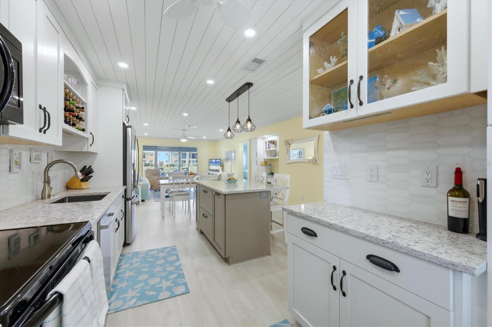 Image 18 of 46 For 380 Three Lakes Lane A