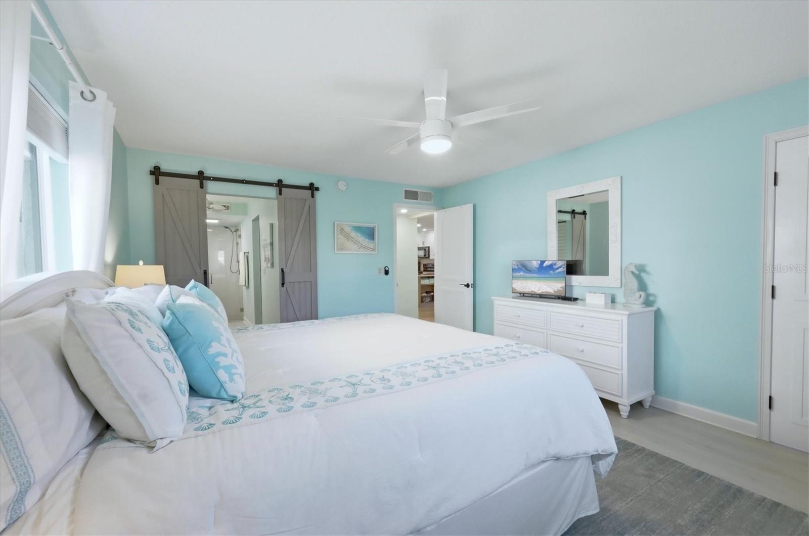 Image 22 of 46 For 380 Three Lakes Lane A